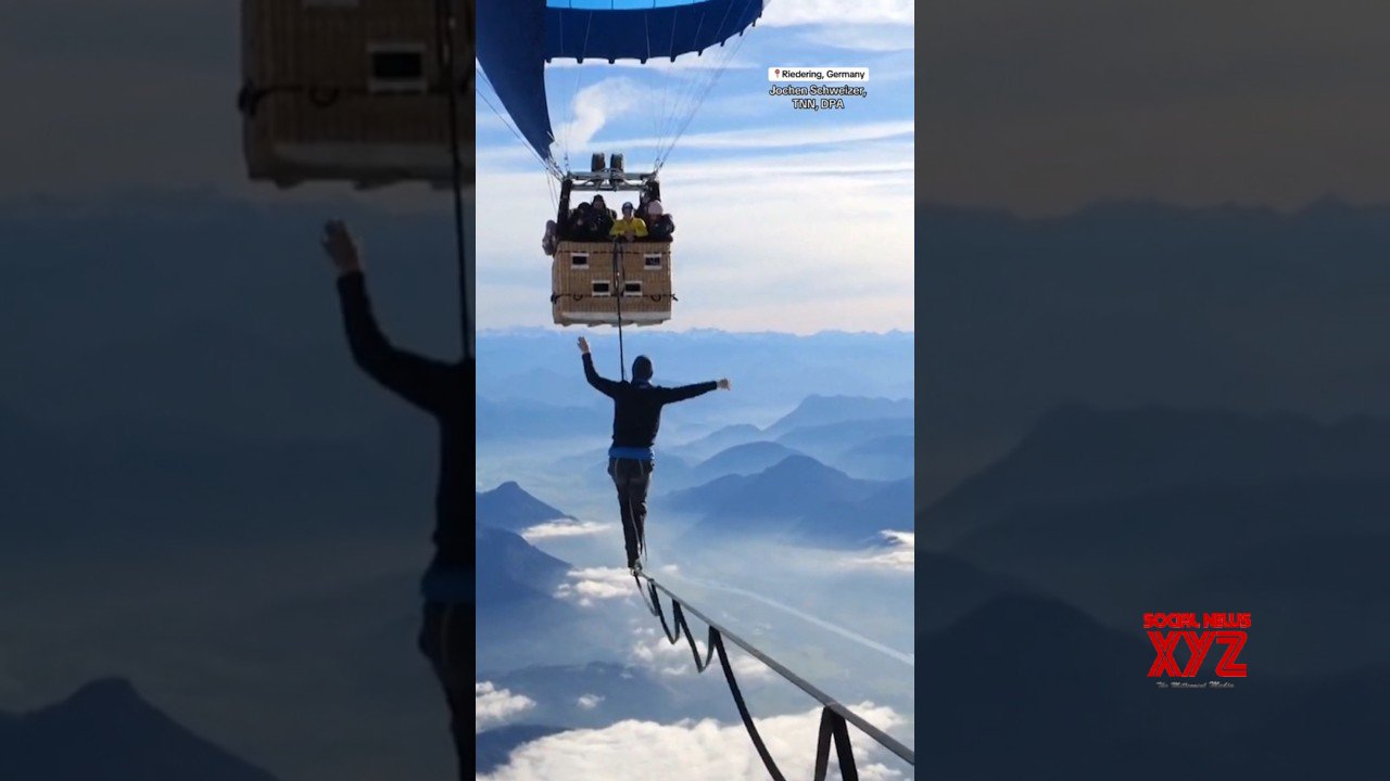 German slackliners set new world record balancing between two hot air balloons #shorts (Video)