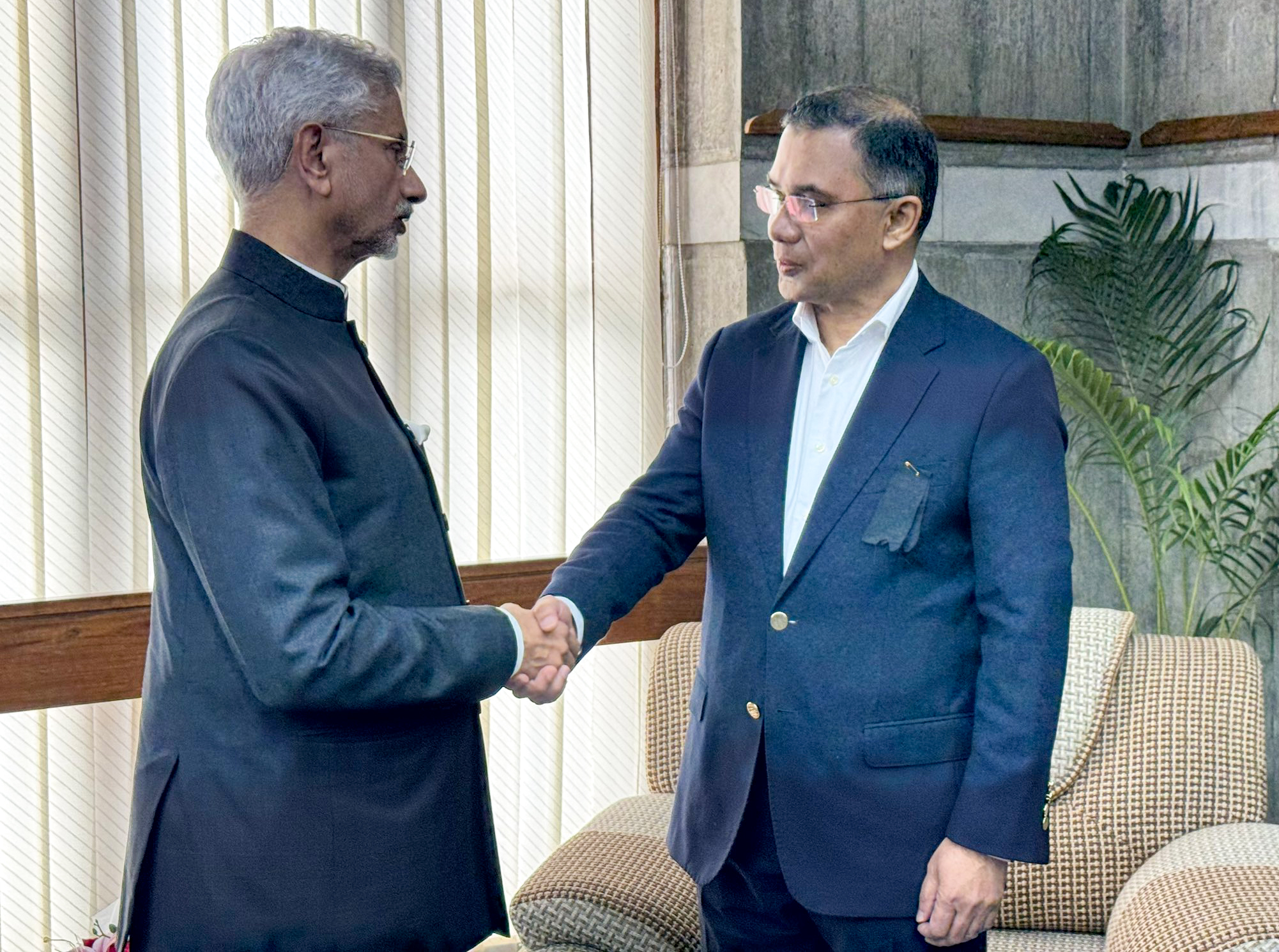 Dhaka: External Affairs Minister Dr. S. Jaishankar meets Bangladesh Nationalist Party (BNP) Acting Chairman Tarique Rahman on his arrival in Dhaka to attend the funeral of former Bangladesh Prime Minister Begum Khaleda Zia, on Tuesday, December 31, 2025. (Photo: IANS/X/@hamidullah_riaz)