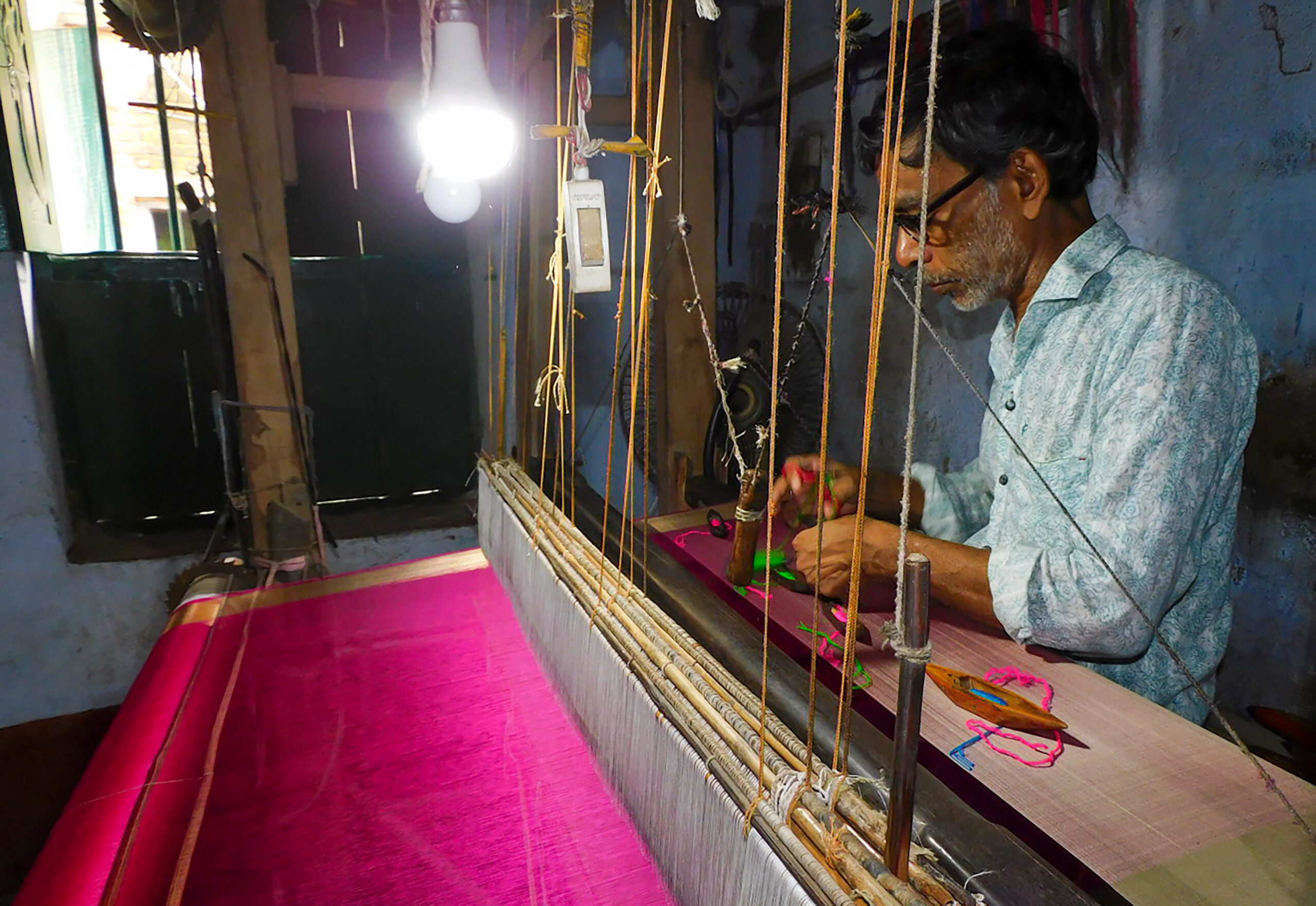 Bankura: A weaver works on a handloom to produce hand-woven silk thread sarees in Kenjakura of Bankura district, West Bengal, on Wednesday, September 02, 2026. The traditional handloom industry is facing decline in the region with the advent of power looms. (Photo: IANS)