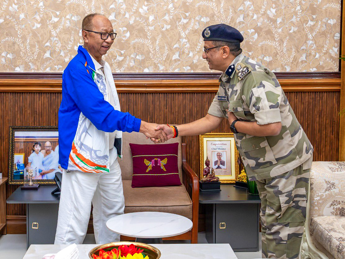 Imphal: Manipur Chief Minister Khemchand Yumnam meets CISF DIG Ganga Shankar at the Secretariat to discuss security arrangements and management, in Imphal on Wednesday, September 2, 2026. (Photo: IANS/X/@YKhemchandSingh)