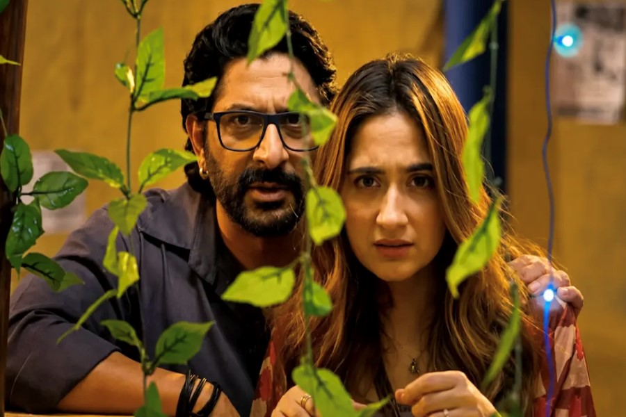 Jeevan Ya Bheema Con? Review – Arshad Warsi Gets Lost In A Crime Comedy That Runs Out Of Laughs