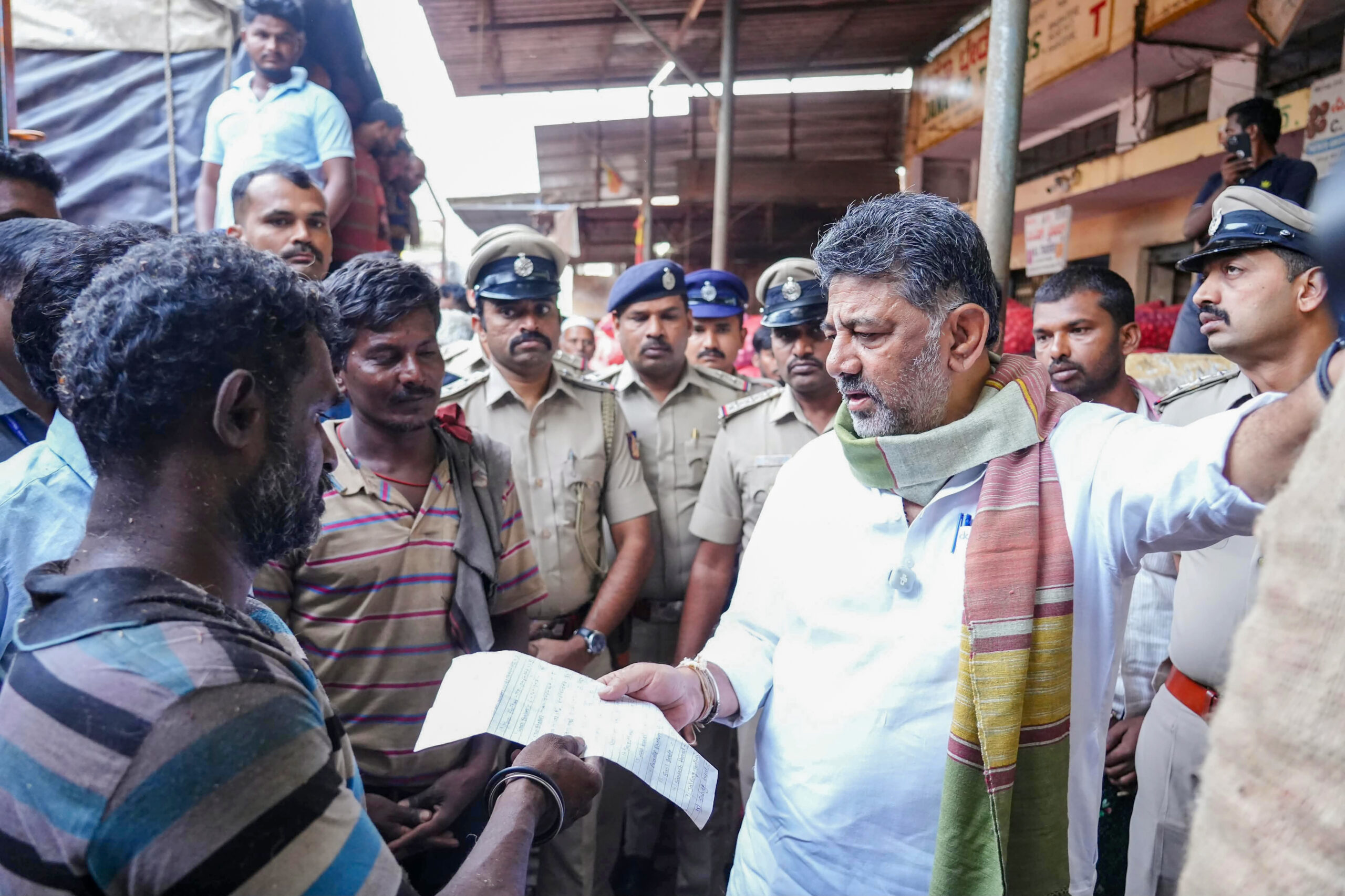 19 child labourers rescued from Bengaluru’s Yeshwanthpur APMC market after CM Shivakumar's visit 19 child labourers rescued from Bengaluru’s Yeshwanthpur APMC market after CM Shivakumar's visit