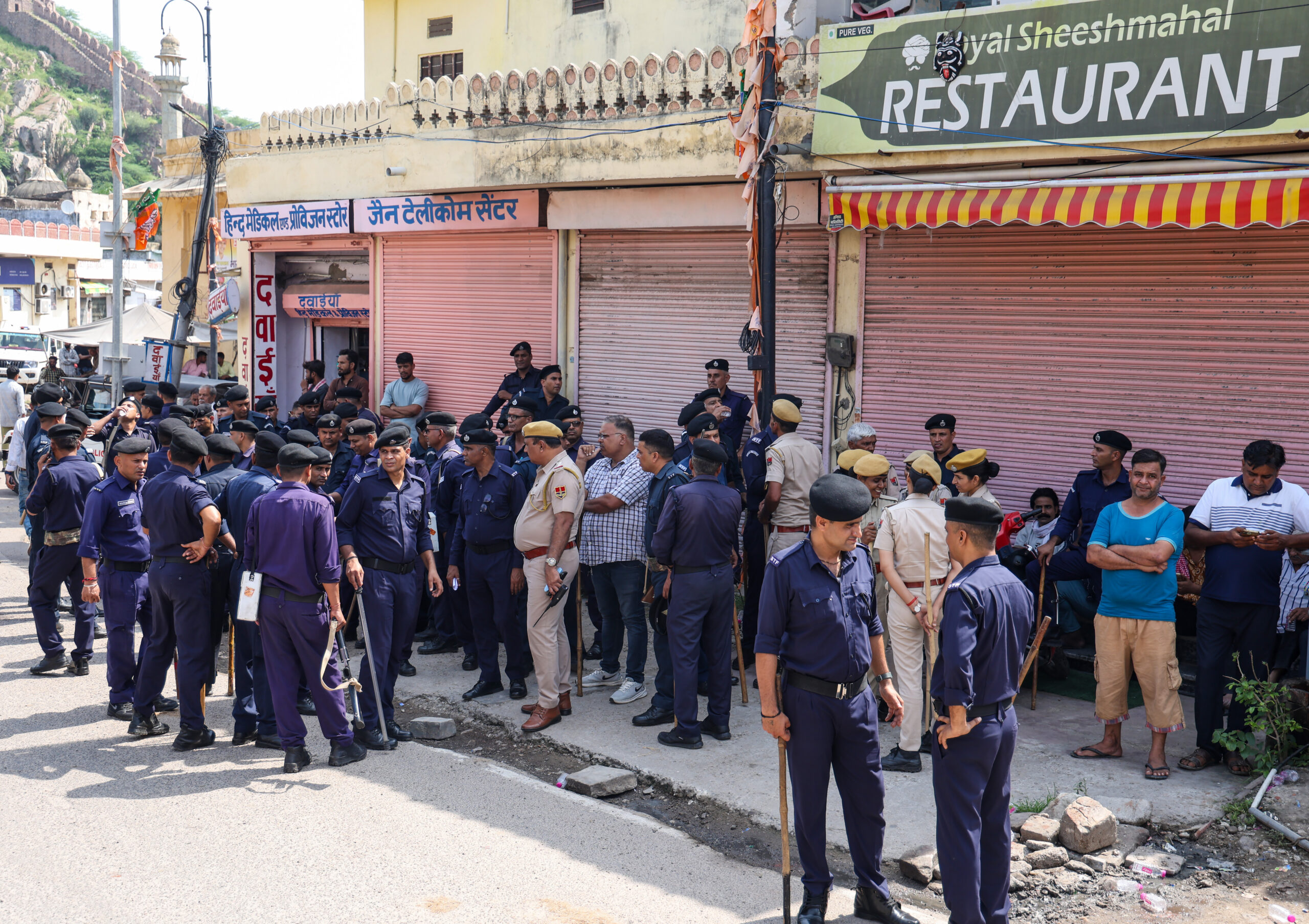 Jaipur: Residents protest over tourist guide's death #Gallery Jaipur: Residents protest over tourist guide's death #Gallery