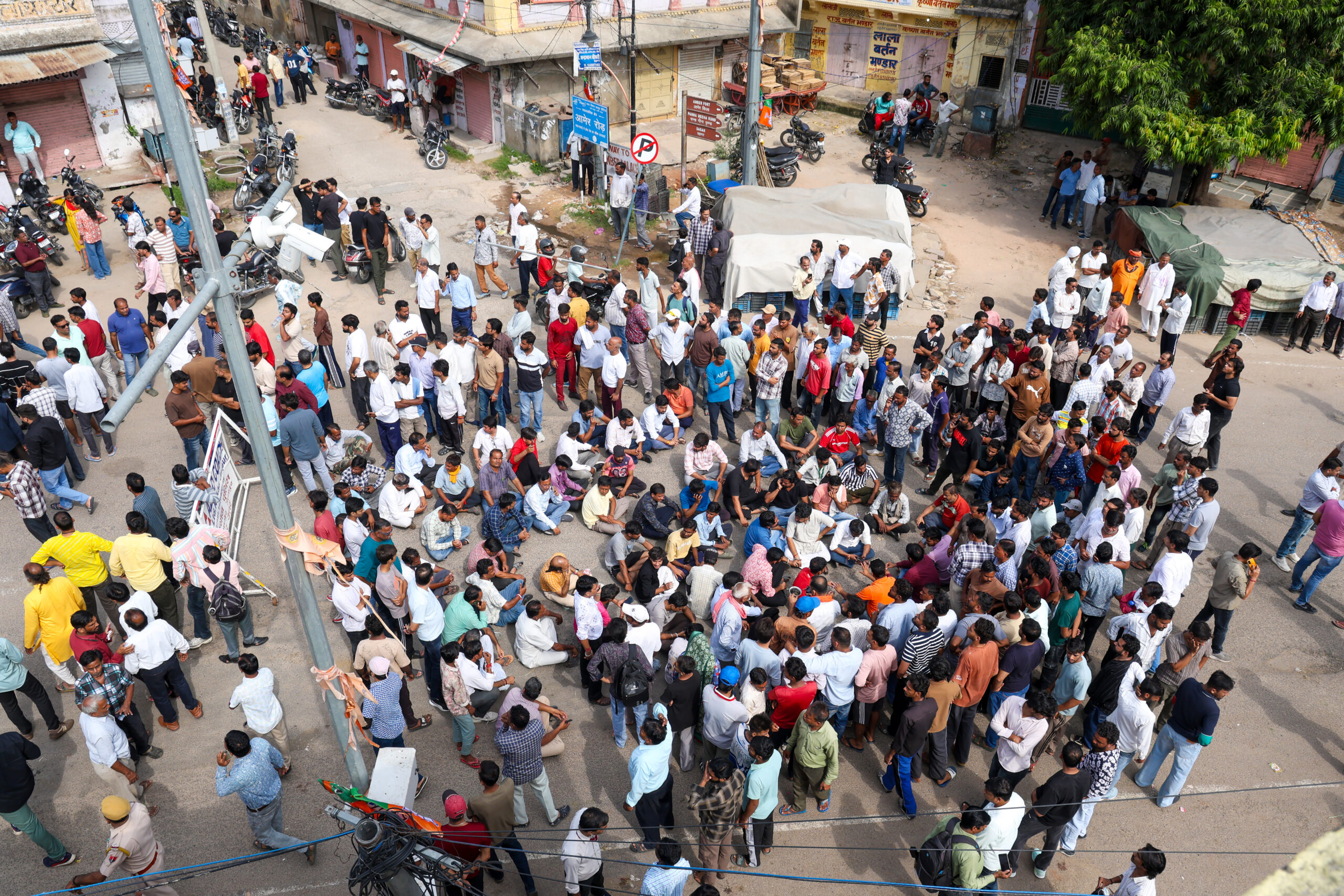 Jaipur: Residents protest over tourist guide's death #Gallery Jaipur: Residents protest over tourist guide's death #Gallery