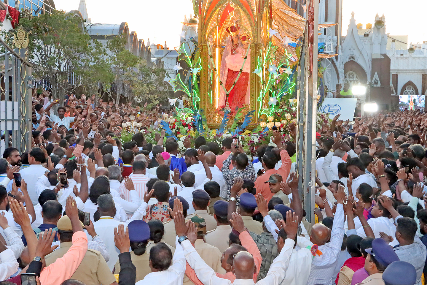 Bengaluru: St Mary’s Annual Feast Chariot Procession #Gallery Bengaluru: St Mary’s Annual Feast Chariot Procession #Gallery