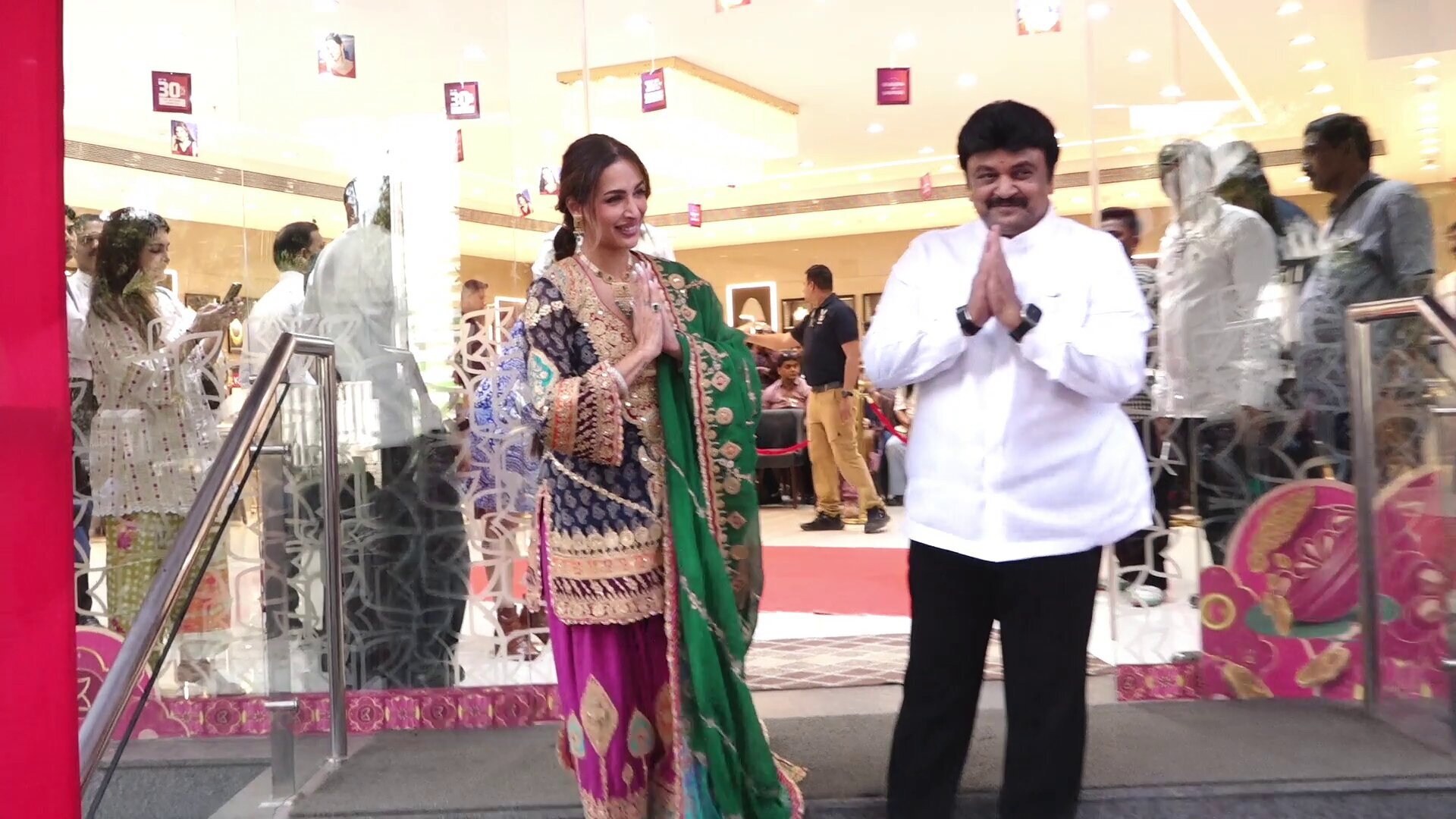 Malaika Arora And Prabhu Ganesan At Inauguration Of The New Kalyan Jewellers Showroom In Mulund Gallery Malaika Arora And Prabhu Ganesan At Inauguration Of The New Kalyan Jewellers Showroom In Mulund Gallery