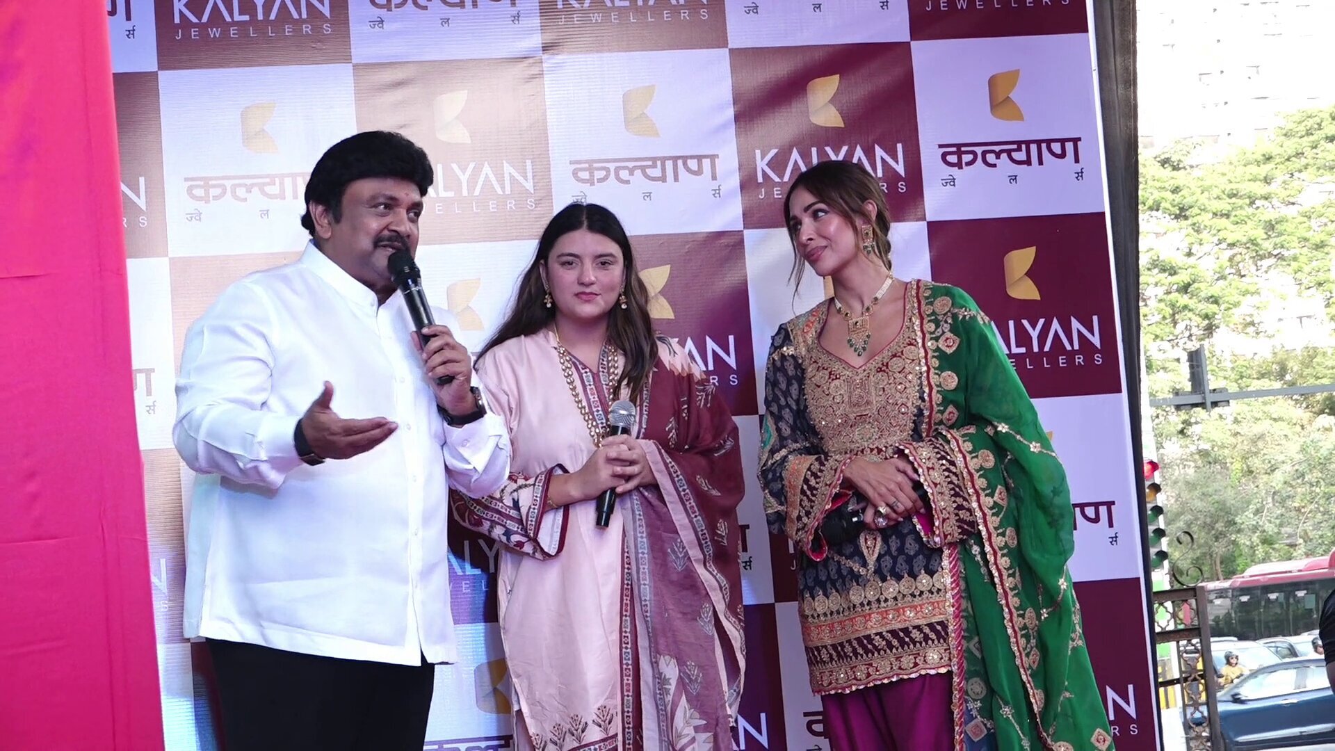 Malaika Arora And Prabhu Ganesan At Inauguration Of The New Kalyan Jewellers Showroom In Mulund Gallery Malaika Arora And Prabhu Ganesan At Inauguration Of The New Kalyan Jewellers Showroom In Mulund Gallery