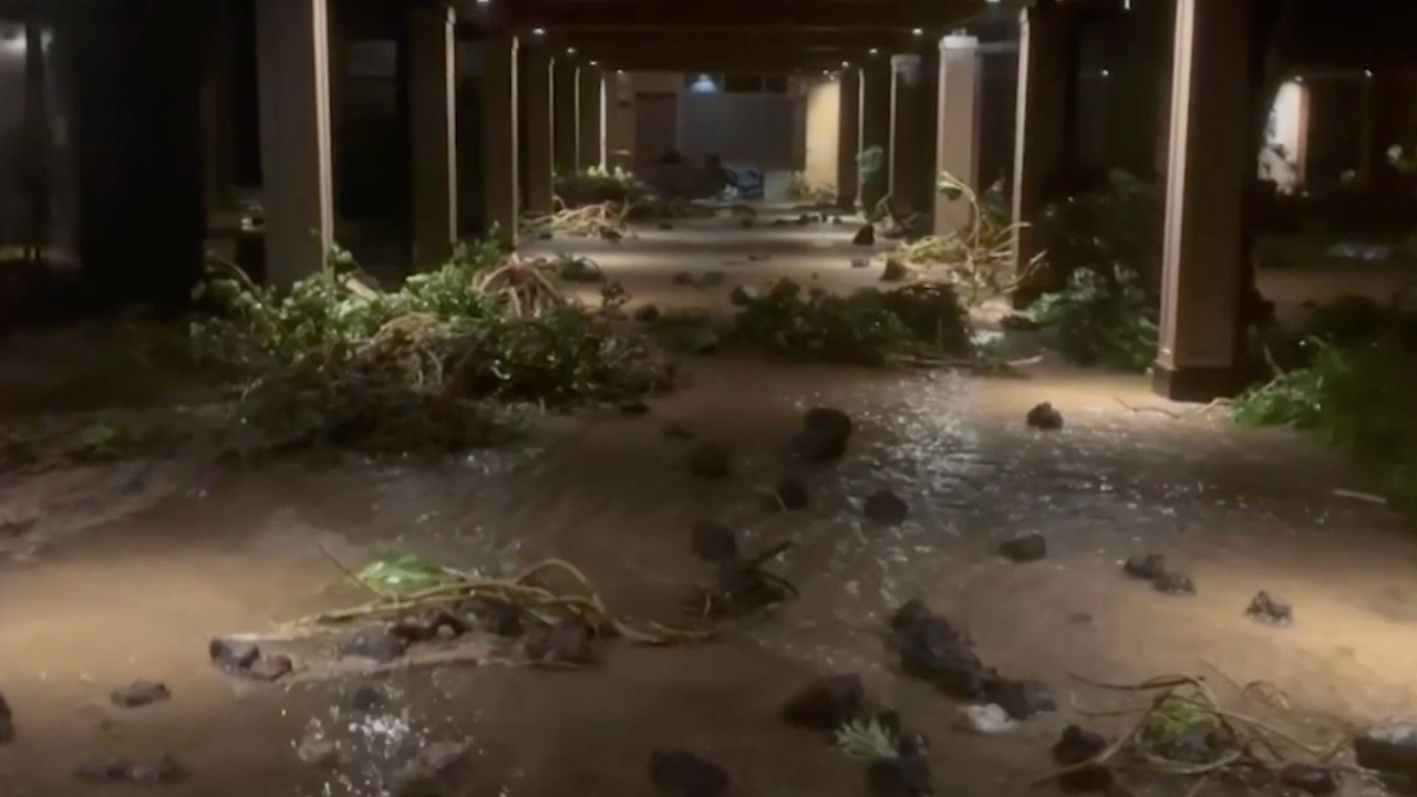 Hurricane Lowell's impact in Hawaii captured in vidoes (Video) Hurricane Lowell's impact in Hawaii captured in vidoes (Video)