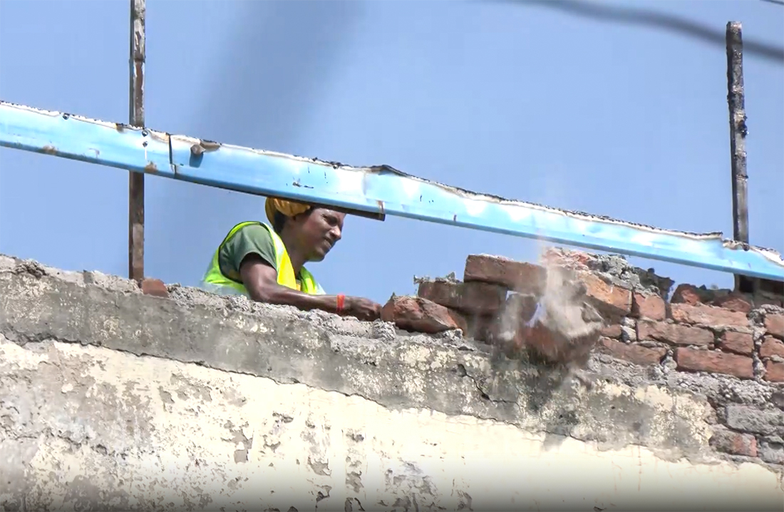 New Delhi: MCD workers demolish an unsafe building adjoining the site of the Satya Niketan building collapse in New Delhi on Wednesday, September 9, 2026. The adjoining structure, which housed a girls' paying guest accommodation, was declared dangerous following the fatal collapse of a neighbouring building. (Photo: IANS/Video Grab)