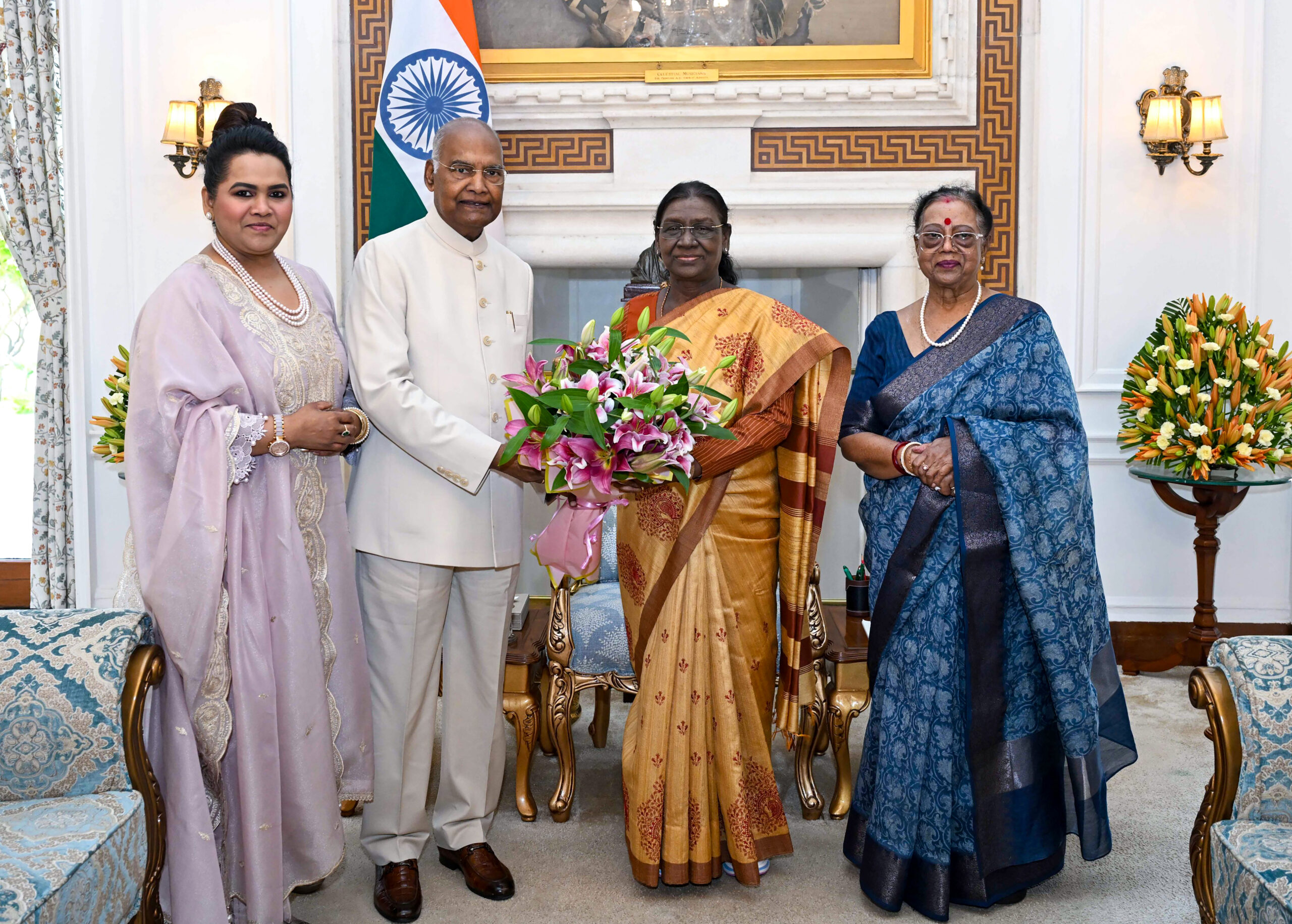 New Delhi: Ram Nath Kovind meets President Murmu #Gallery New Delhi: Ram Nath Kovind meets President Murmu #Gallery