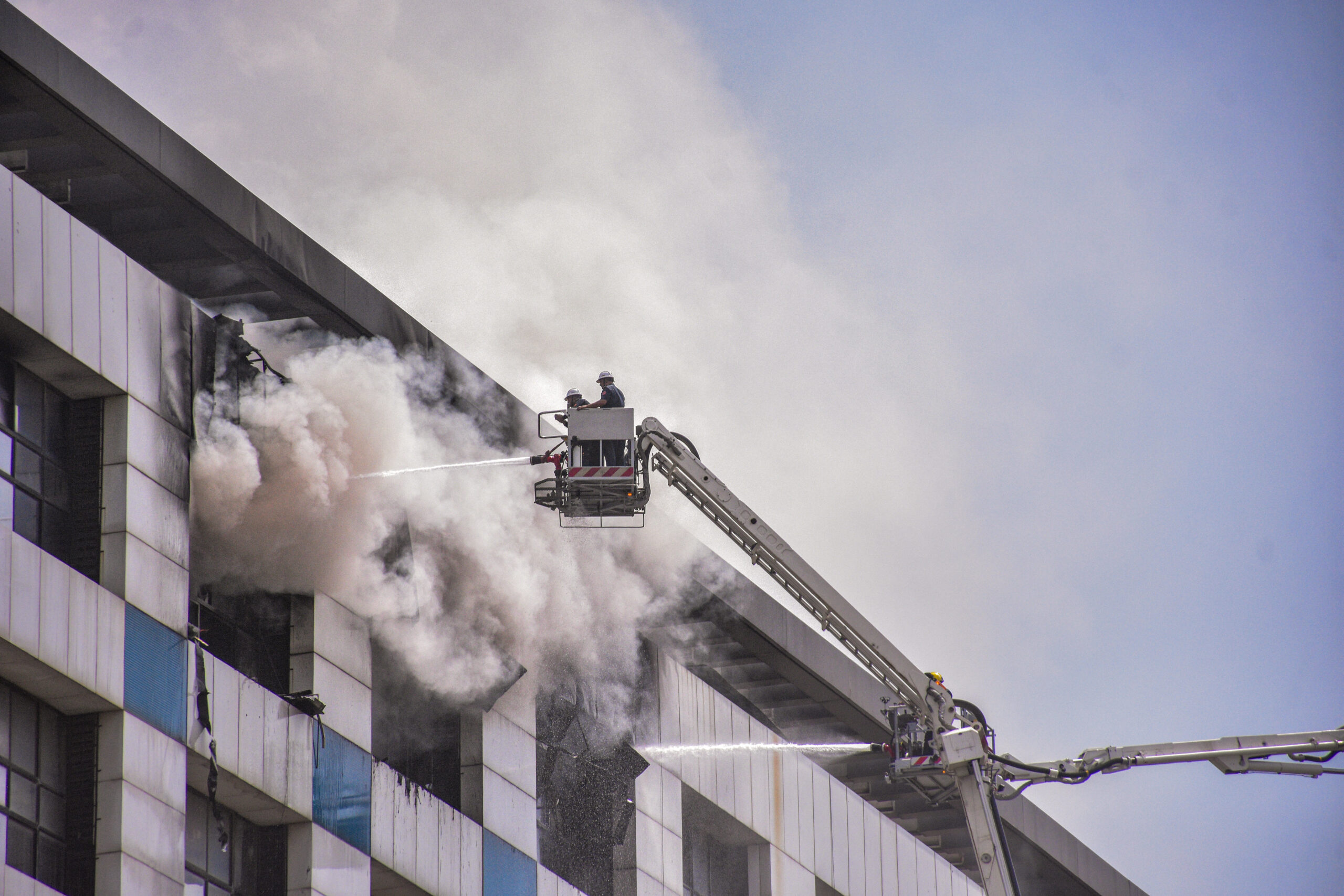 Surat: Fire breaks out at textile market #Gallery Surat: Fire breaks out at textile market #Gallery