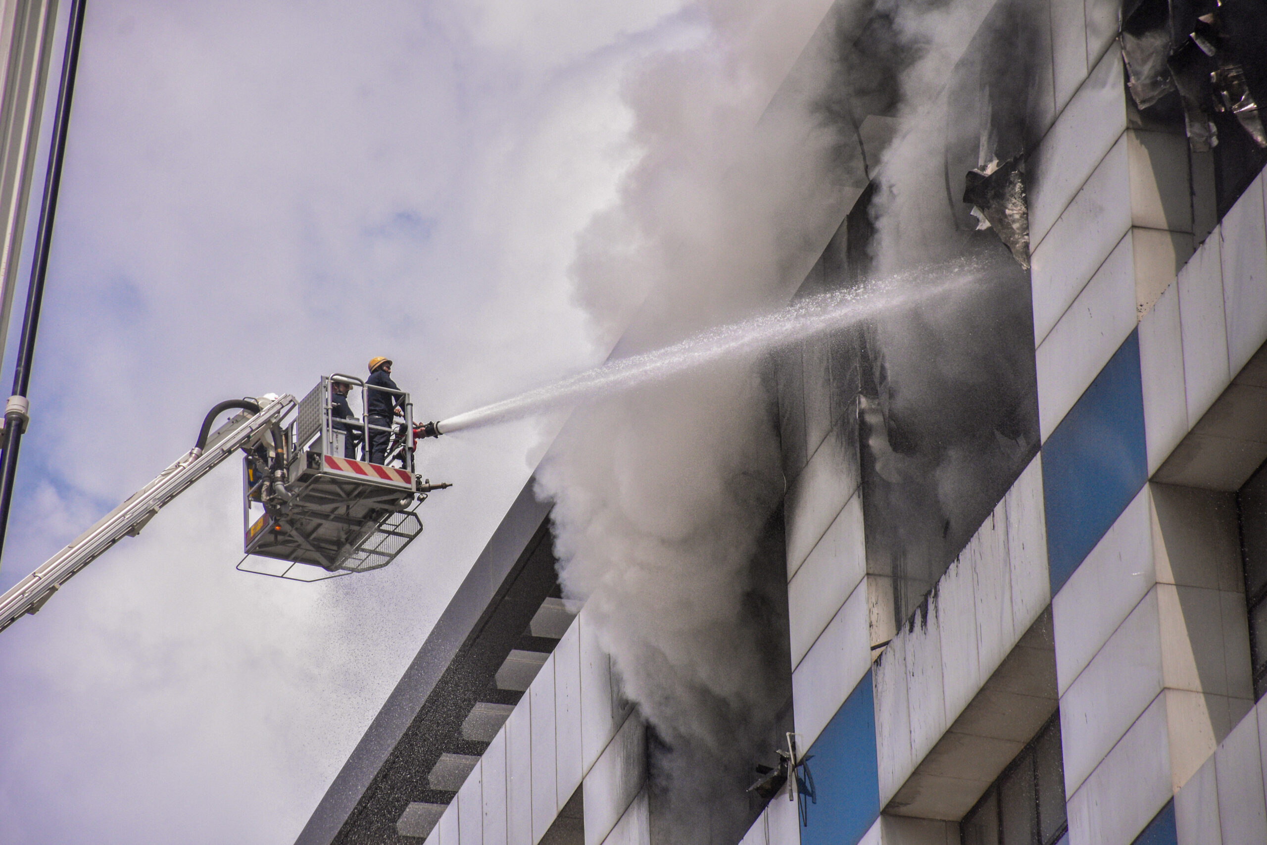 Surat: Fire breaks out at textile market #Gallery Surat: Fire breaks out at textile market #Gallery