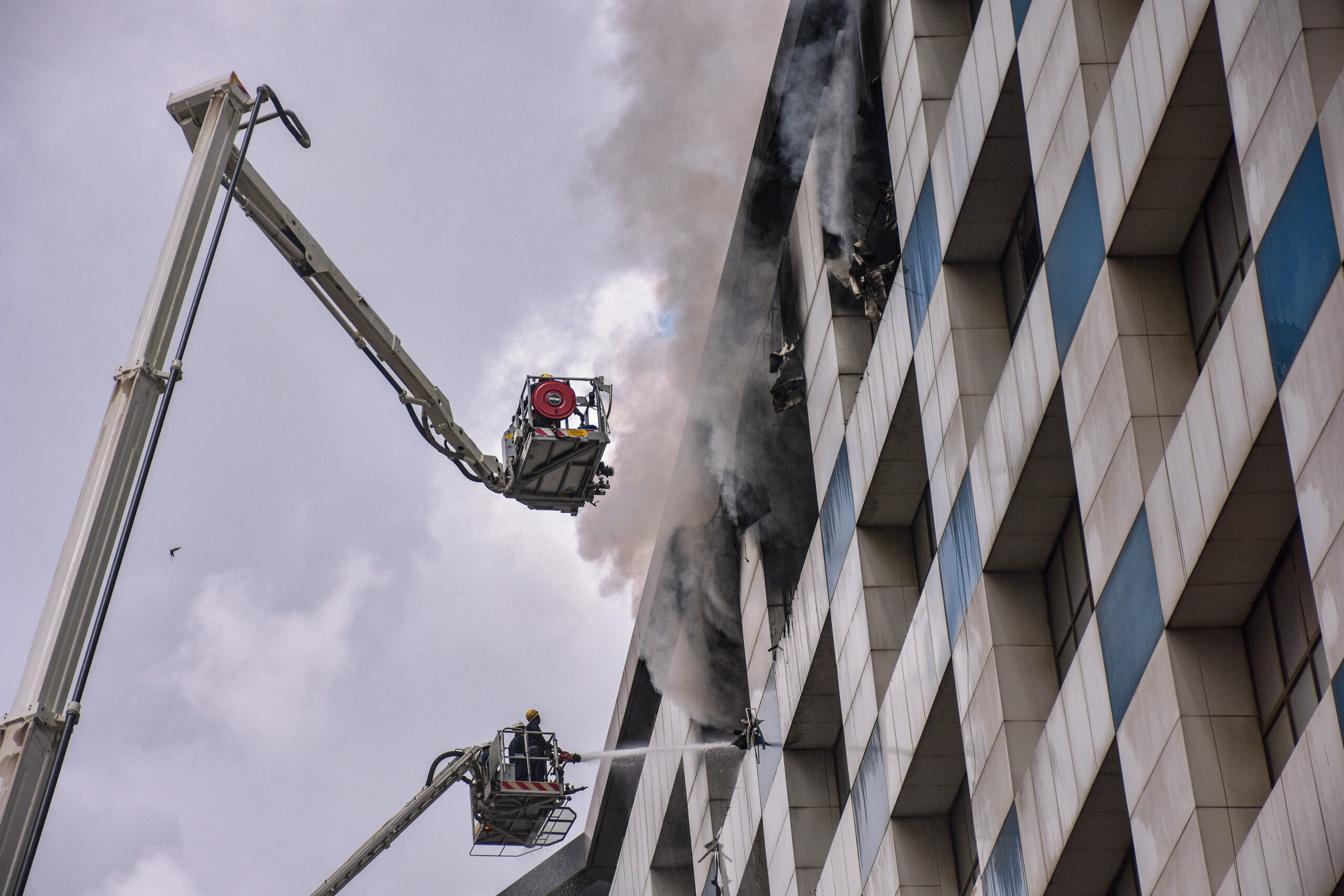 Surat: Fire breaks out at textile market #Gallery Surat: Fire breaks out at textile market #Gallery