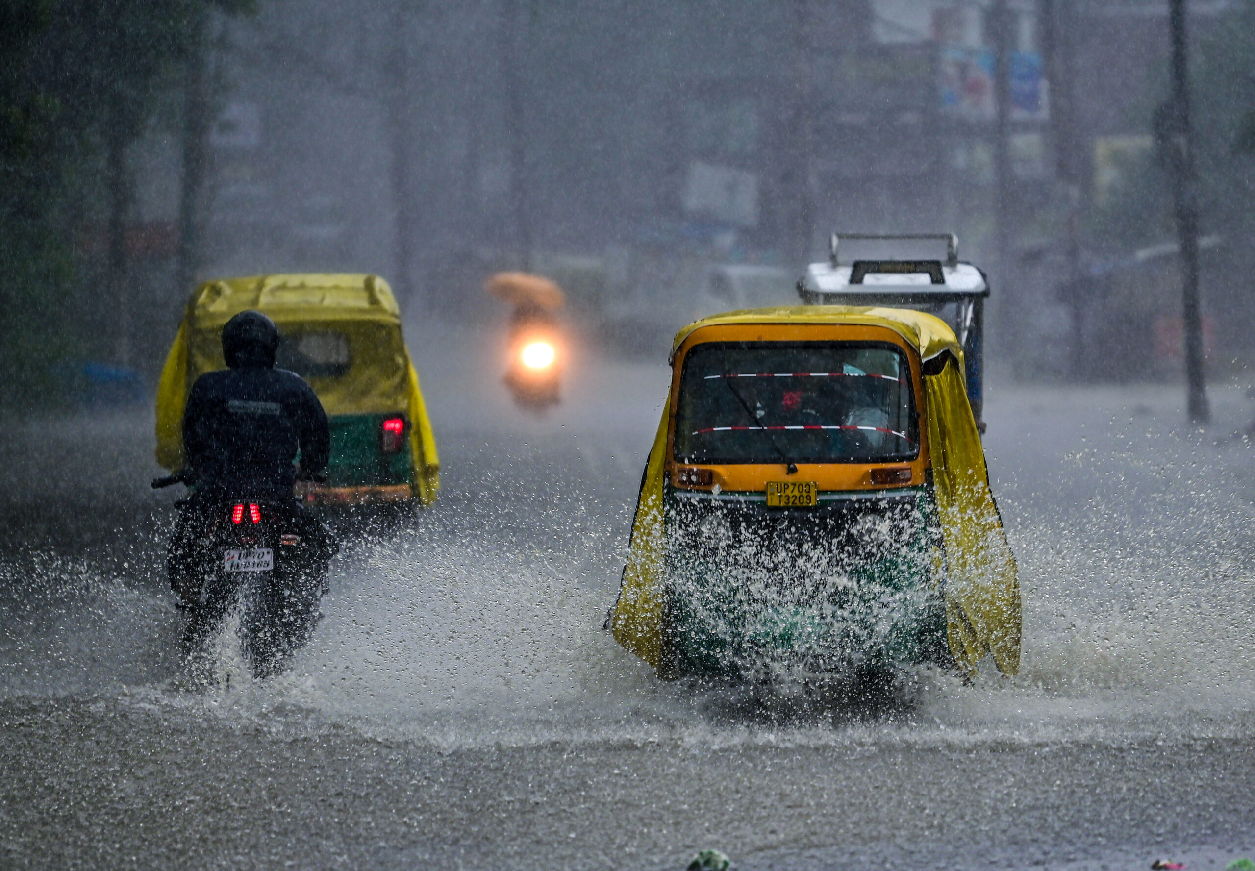 Prayagraj: Rain Disrupts Normal Life #Gallery Prayagraj: Rain Disrupts Normal Life #Gallery
