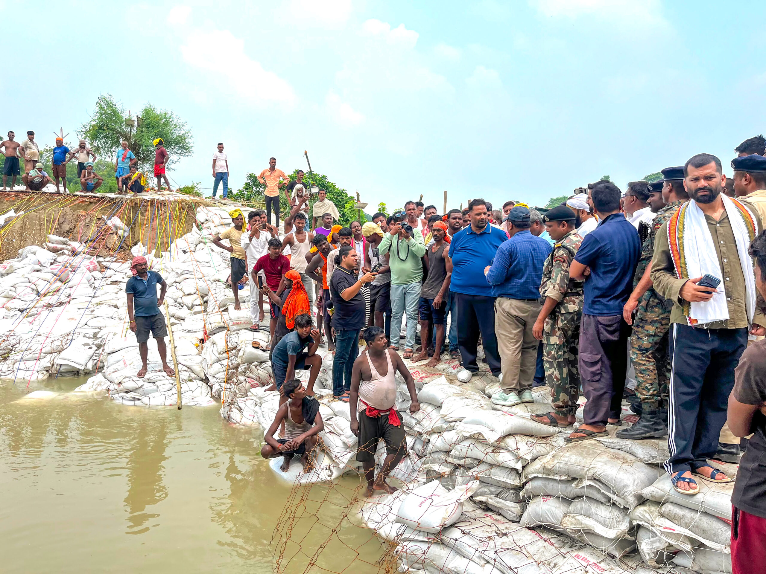 Saran: Pappu Yadav inspects flood hit area #Gallery Saran: Pappu Yadav inspects flood hit area #Gallery