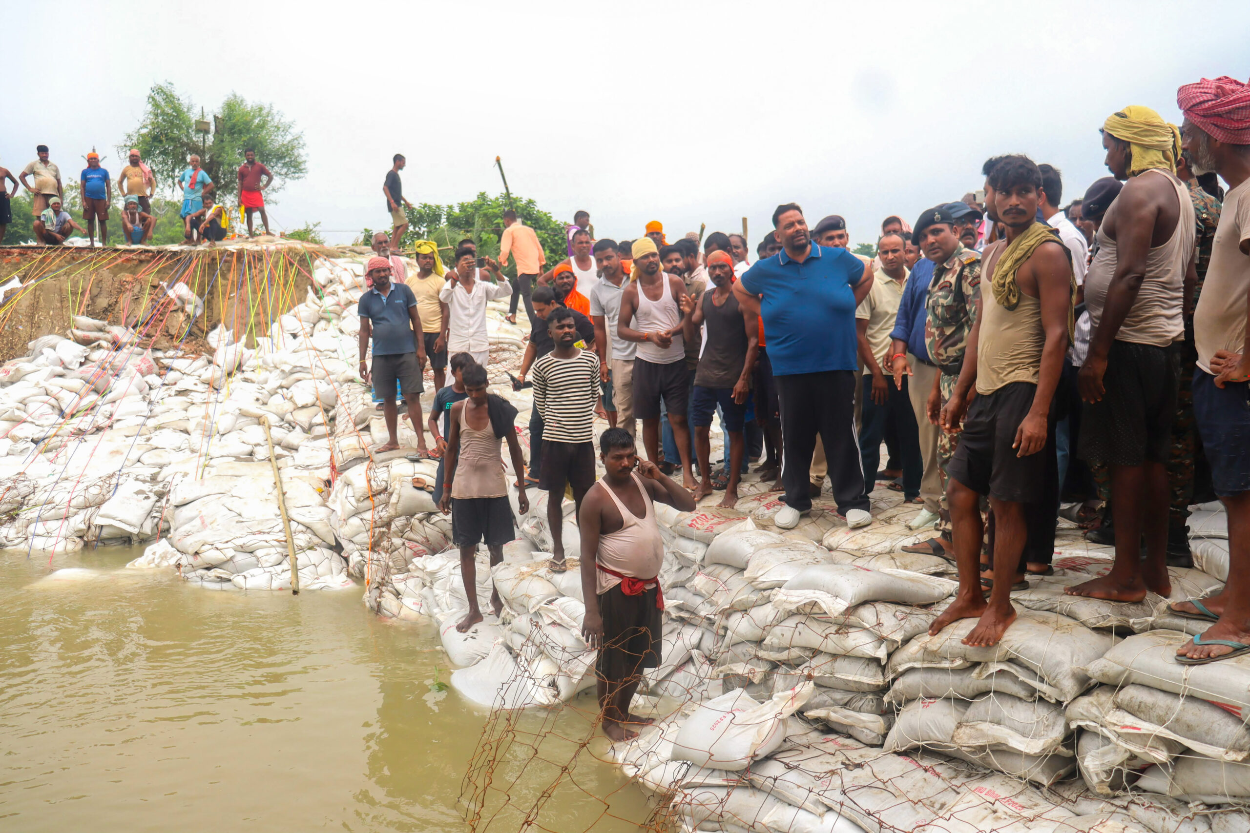 Saran: Pappu Yadav inspects flood hit area #Gallery Saran: Pappu Yadav inspects flood hit area #Gallery