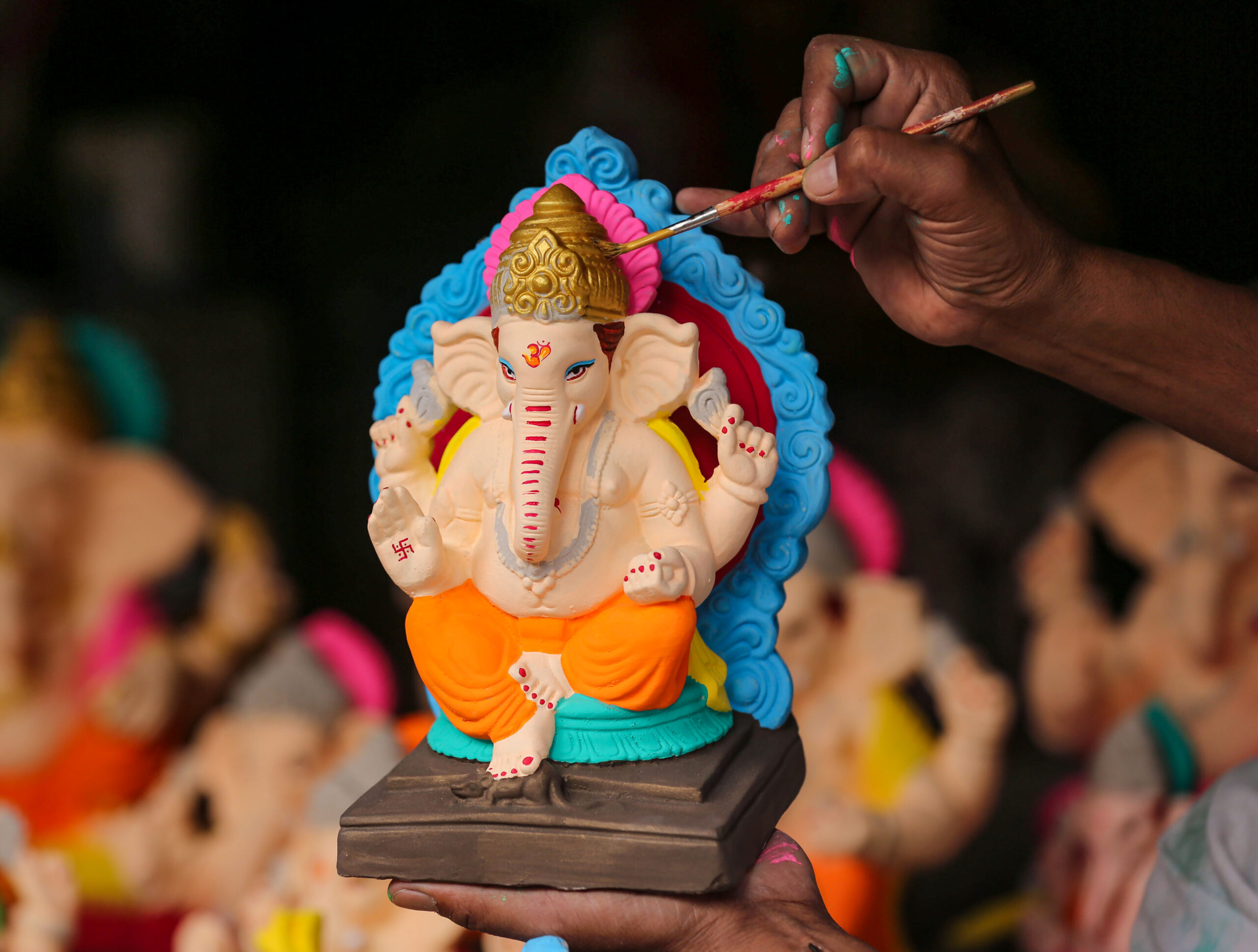 Kullu: Artist gives finishing touches to Ganesha idol #Gallery Kullu: Artist gives finishing touches to Ganesha idol #Gallery