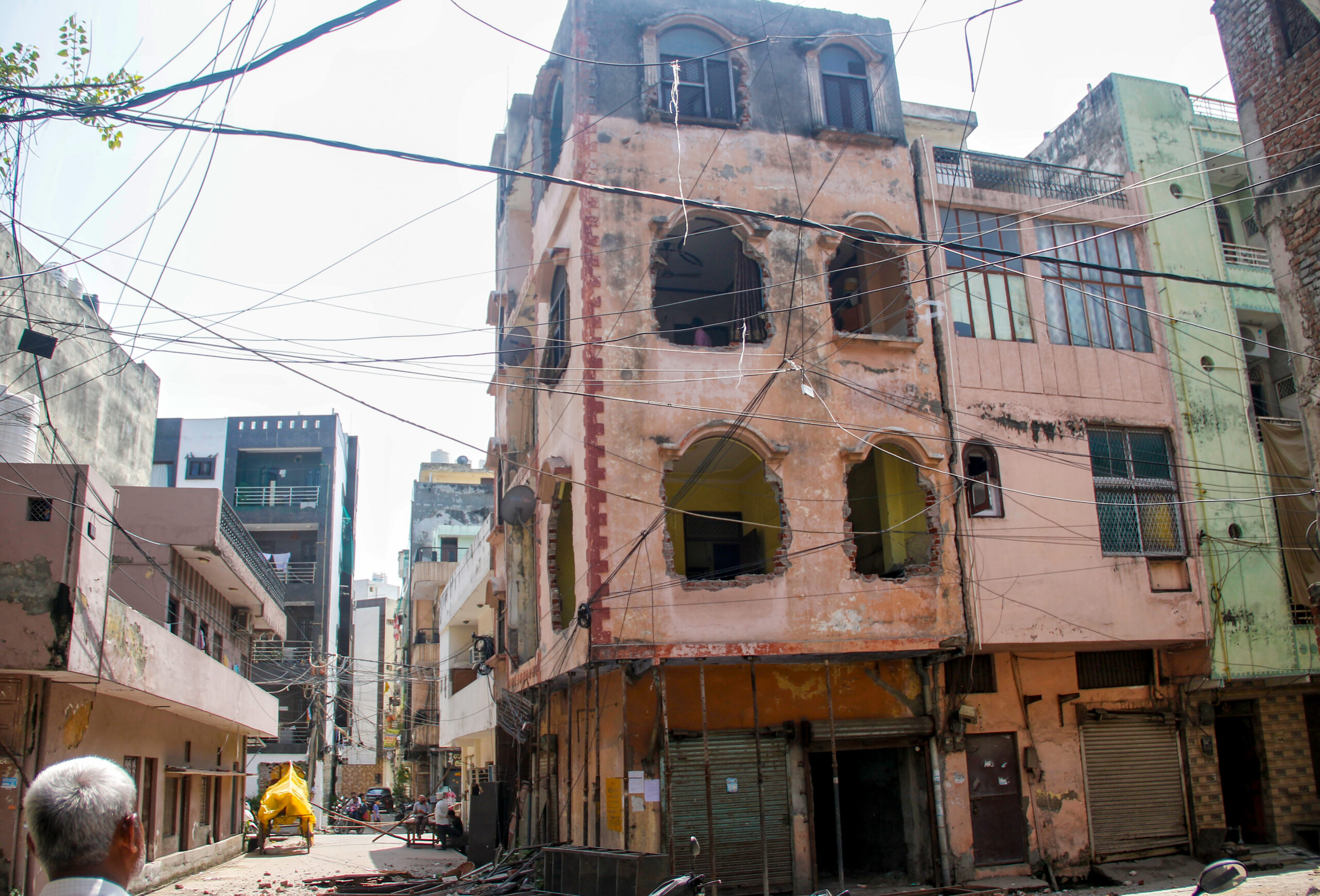 New Delhi: MCD Demolishes Three Storey Building in Geeta Colony #Gallery New Delhi: MCD Demolishes Three Storey Building in Geeta Colony #Gallery