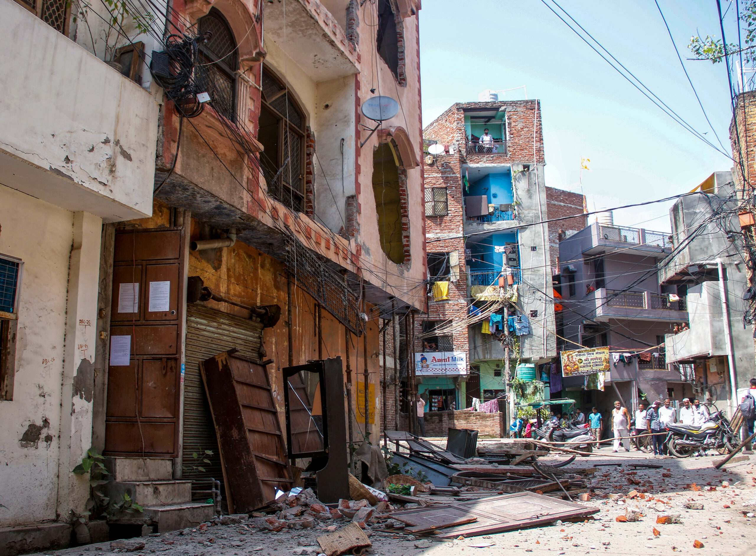 New Delhi: MCD Demolishes Three Storey Building in Geeta Colony #Gallery New Delhi: MCD Demolishes Three Storey Building in Geeta Colony #Gallery