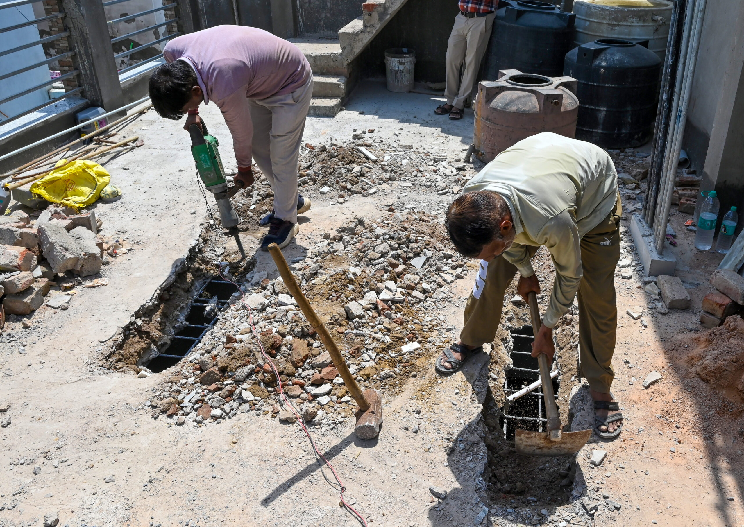 New Delhi: MCD Demolition Drive at PG in Laxmi Nagar #Gallery New Delhi: MCD Demolition Drive at PG in Laxmi Nagar #Gallery