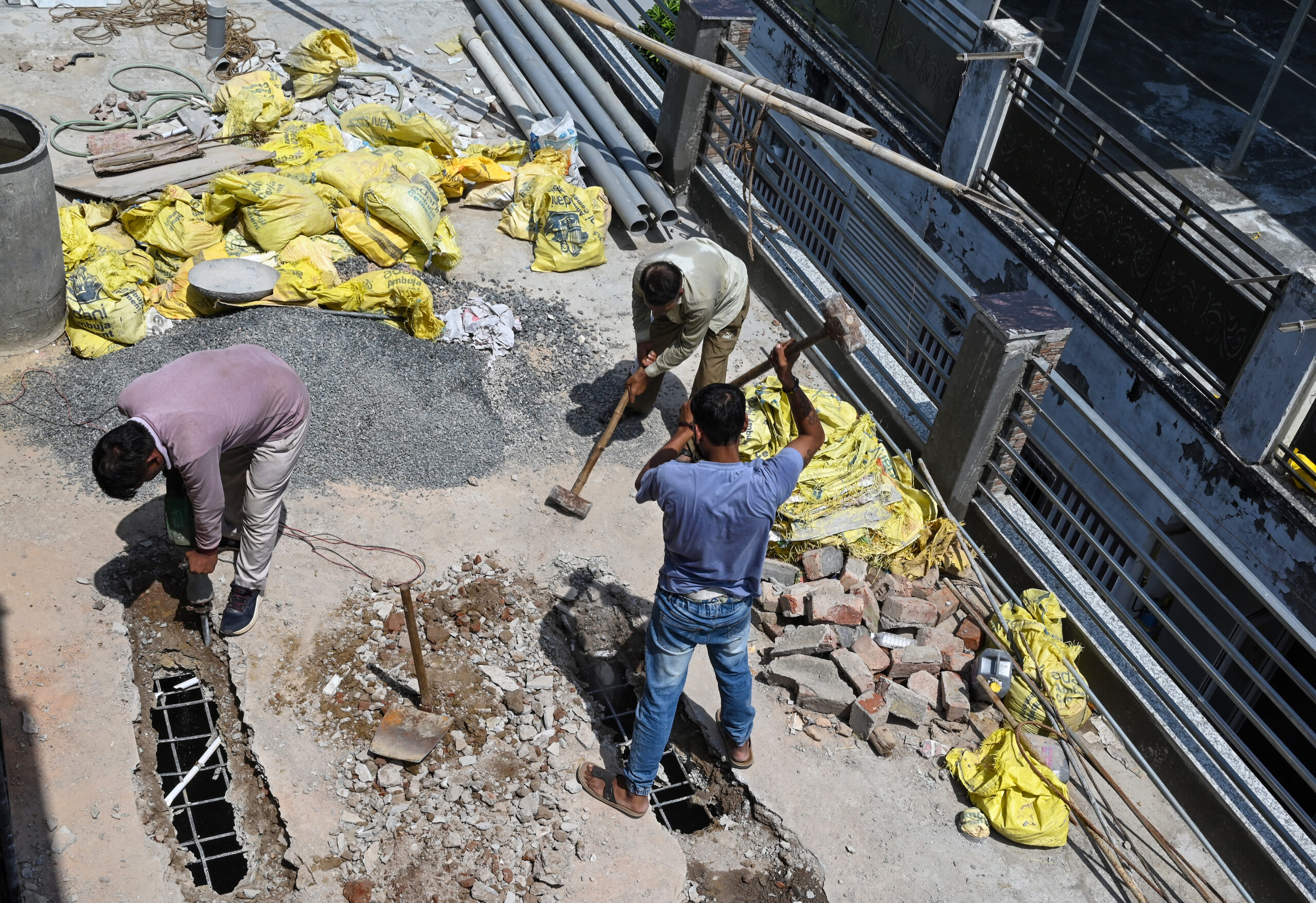 New Delhi: MCD Demolition Drive at PG in Laxmi Nagar #Gallery New Delhi: MCD Demolition Drive at PG in Laxmi Nagar #Gallery