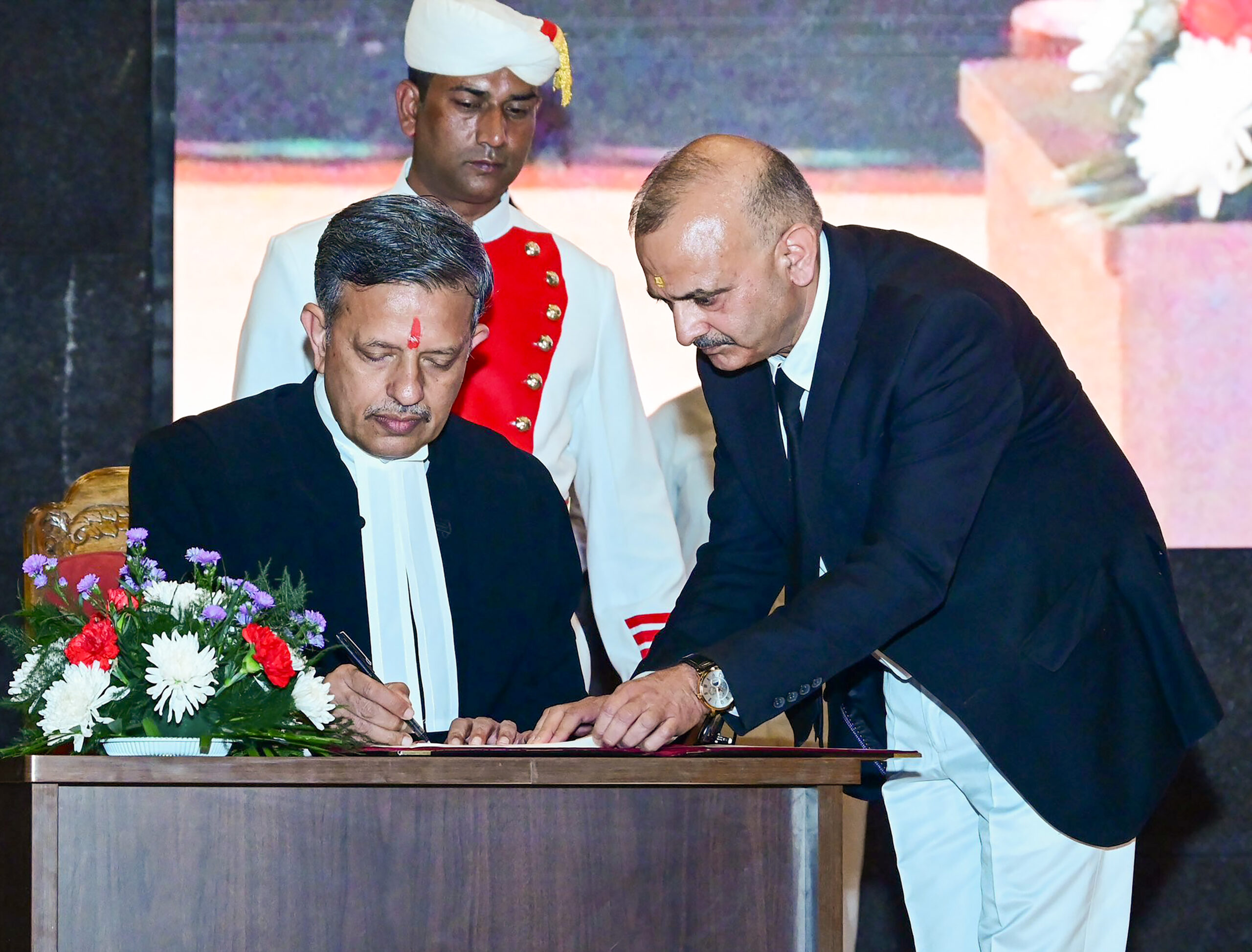 Srinagar: Justice Pushpendra Singh Bhati Takes Oath as Chief Justice #Gallery Srinagar: Justice Pushpendra Singh Bhati Takes Oath as Chief Justice #Gallery