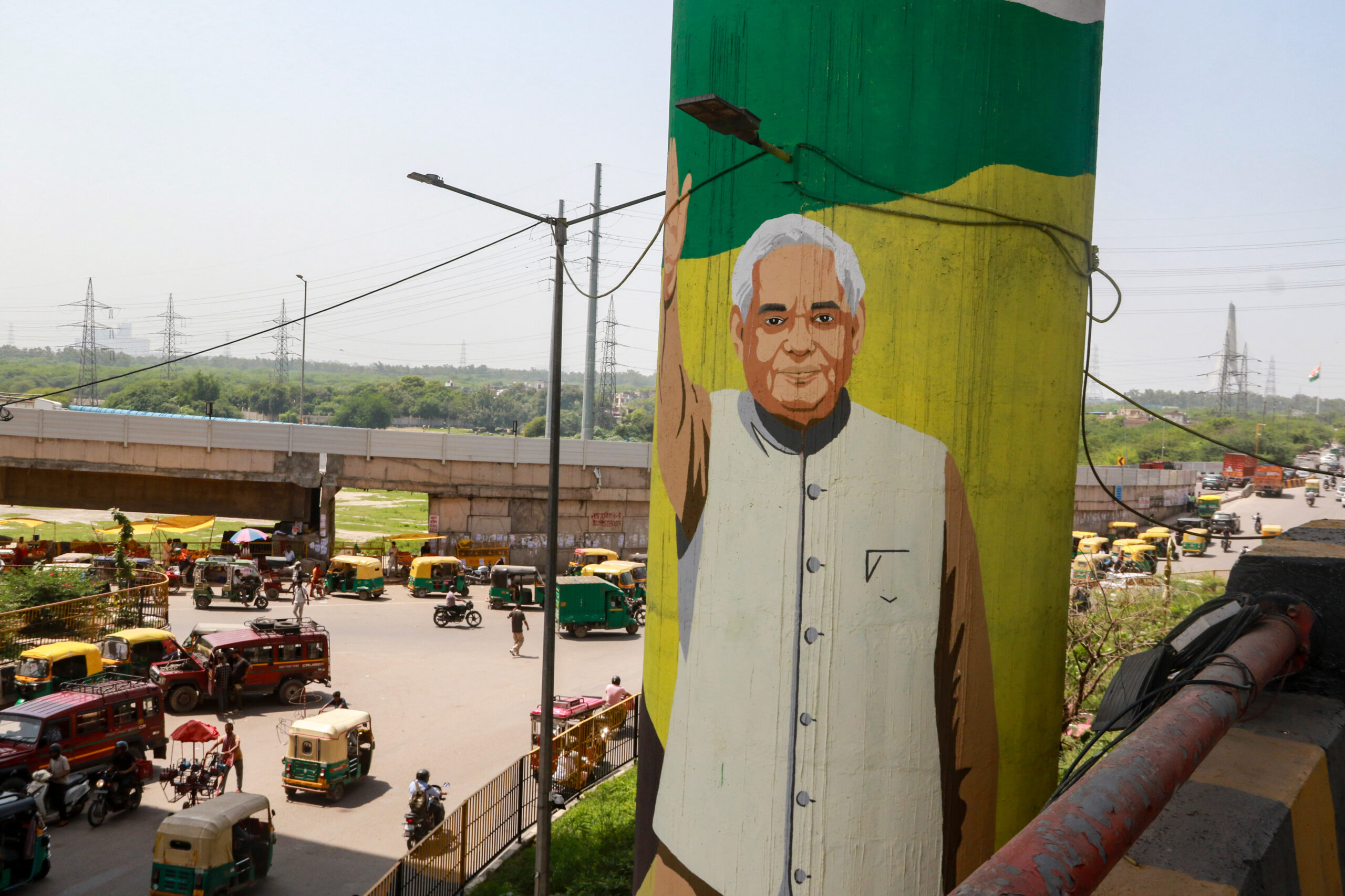 New Delhi: Political Artwork Adorns Highway Pillars #Gallery New Delhi: Political Artwork Adorns Highway Pillars #Gallery