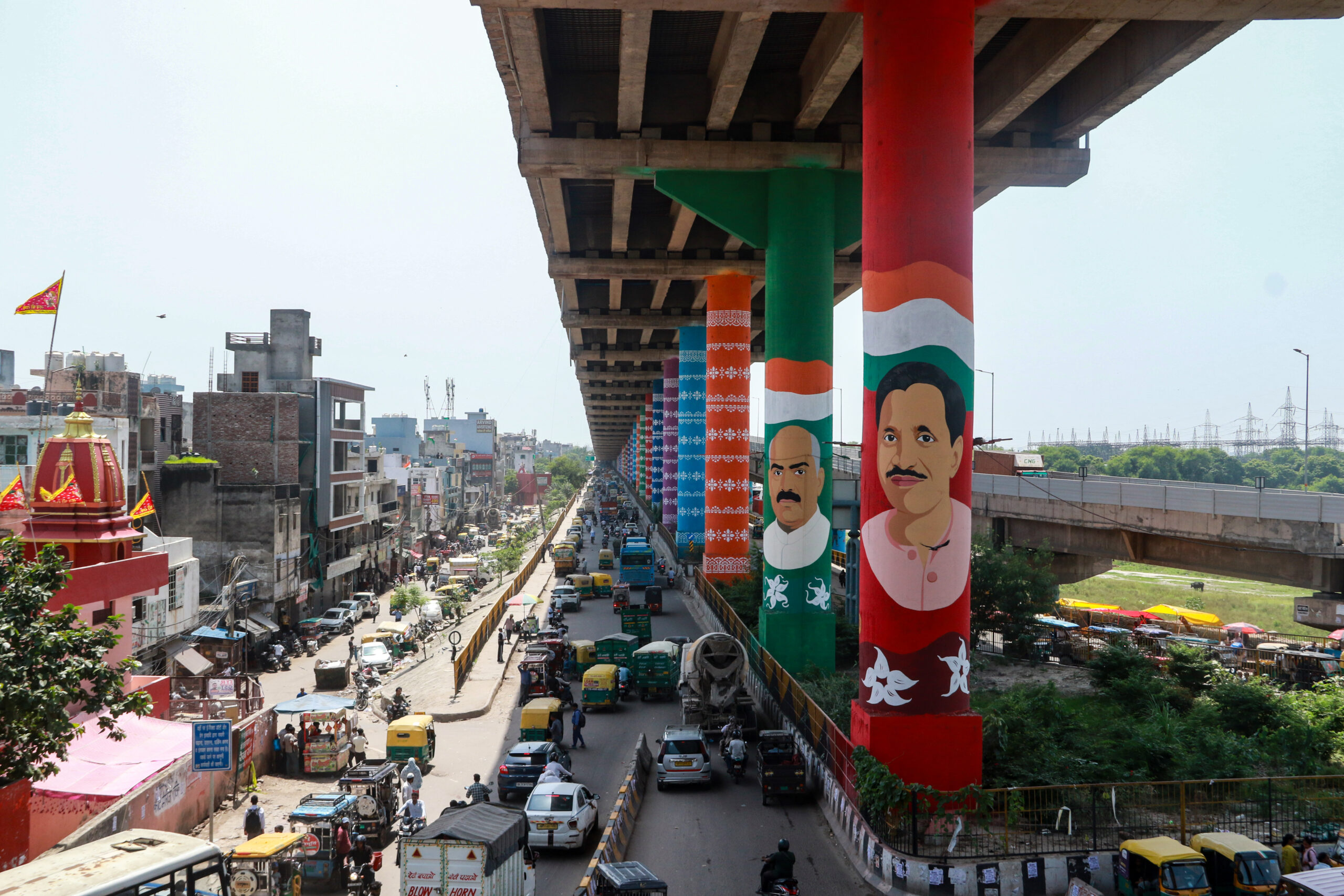 New Delhi: Political Artwork Adorns Highway Pillars #Gallery New Delhi: Political Artwork Adorns Highway Pillars #Gallery