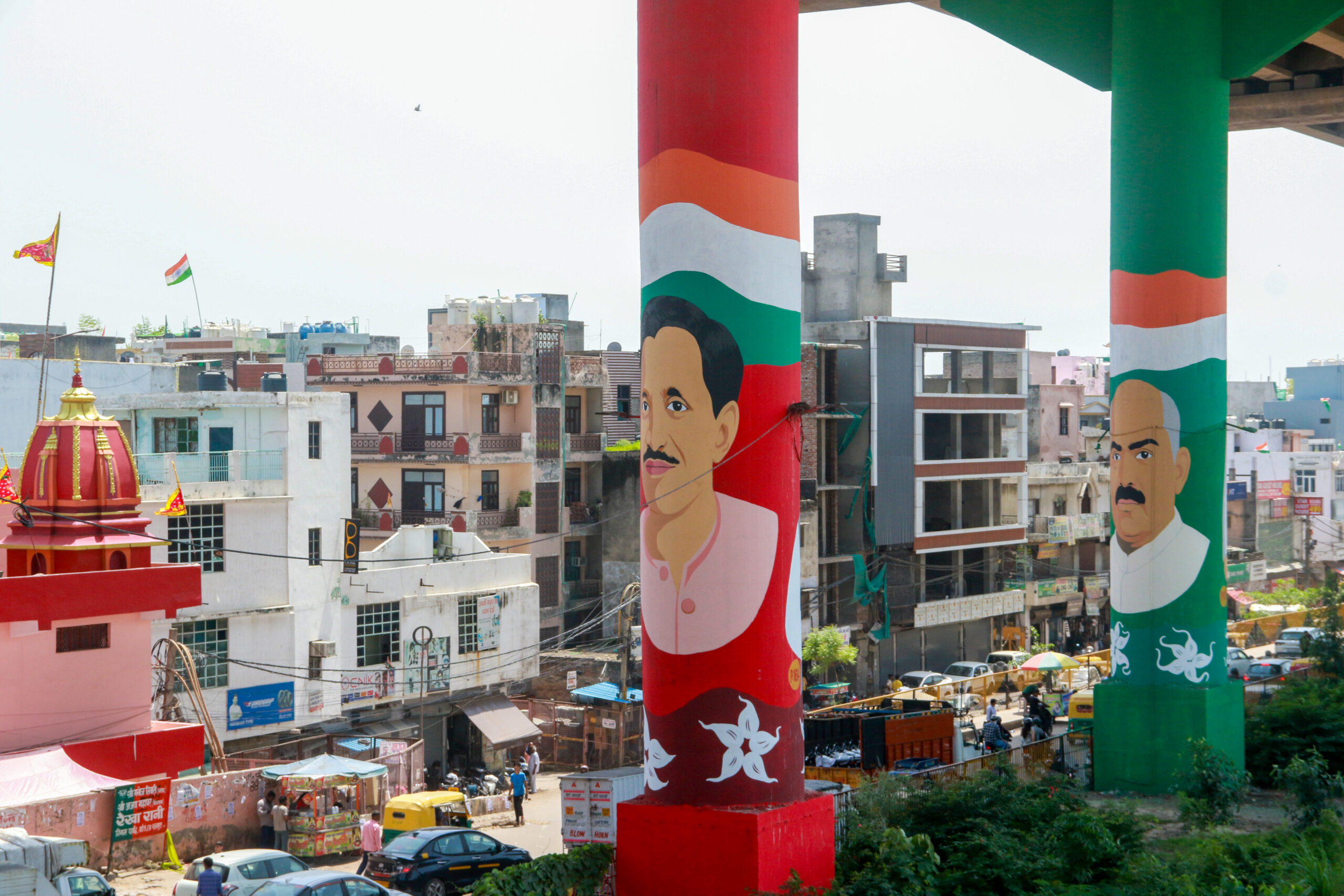New Delhi: Political Artwork Adorns Highway Pillars #Gallery New Delhi: Political Artwork Adorns Highway Pillars #Gallery
