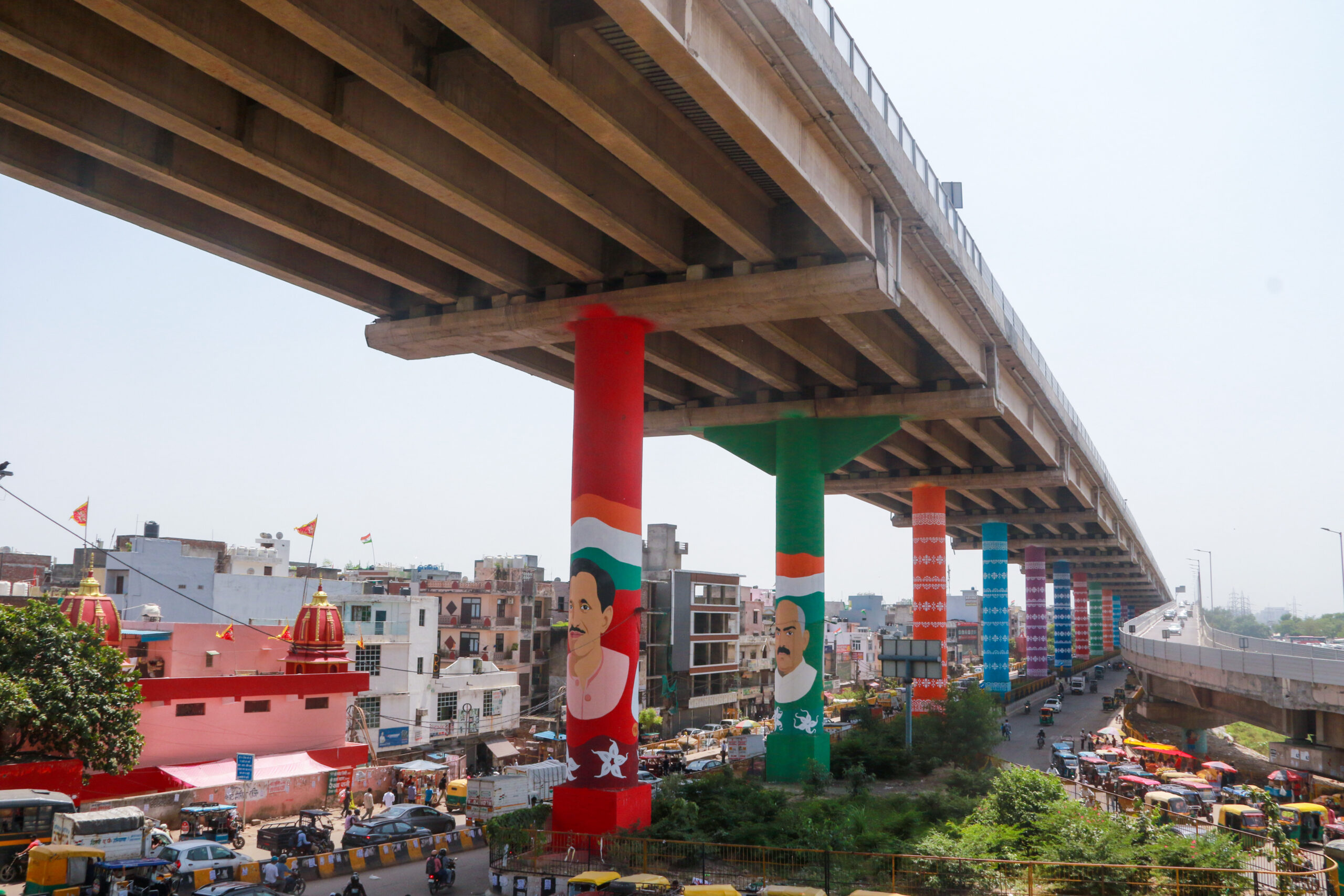 New Delhi: Political Artwork Adorns Highway Pillars #Gallery New Delhi: Political Artwork Adorns Highway Pillars #Gallery