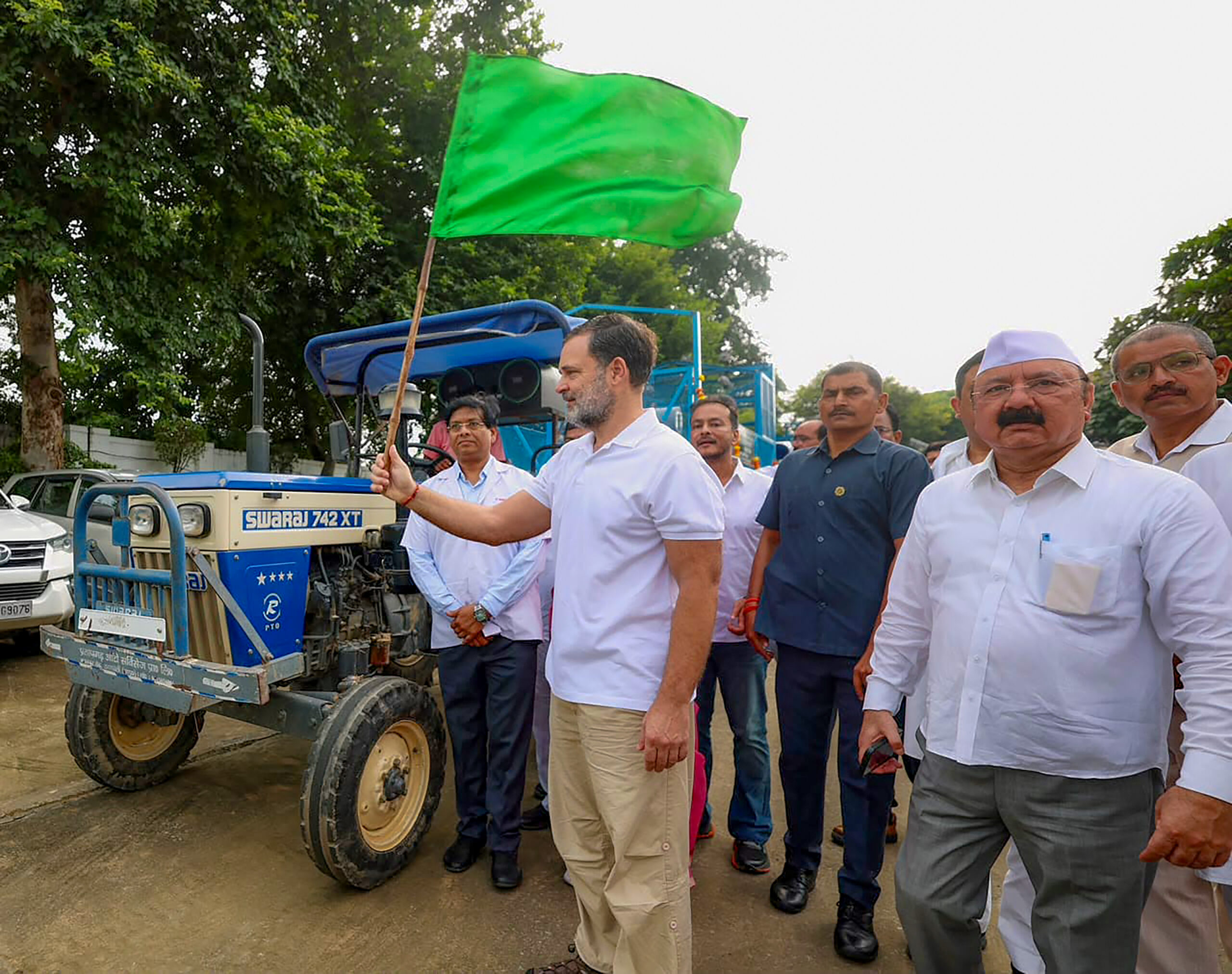 Raebareli: Leader of Opposition in Lok Sabha and Congress MP Rahul Gandhi dedicates mobile trolley transformers to the public during an event at Bhuemau Guest House, in Raebareli, Uttar Pradesh, on Wednesday, September 9, 2026. Amethi MP Kishori Lal Sharma is also seen. (Photo: IANS/X/@INCUttarPradesh)