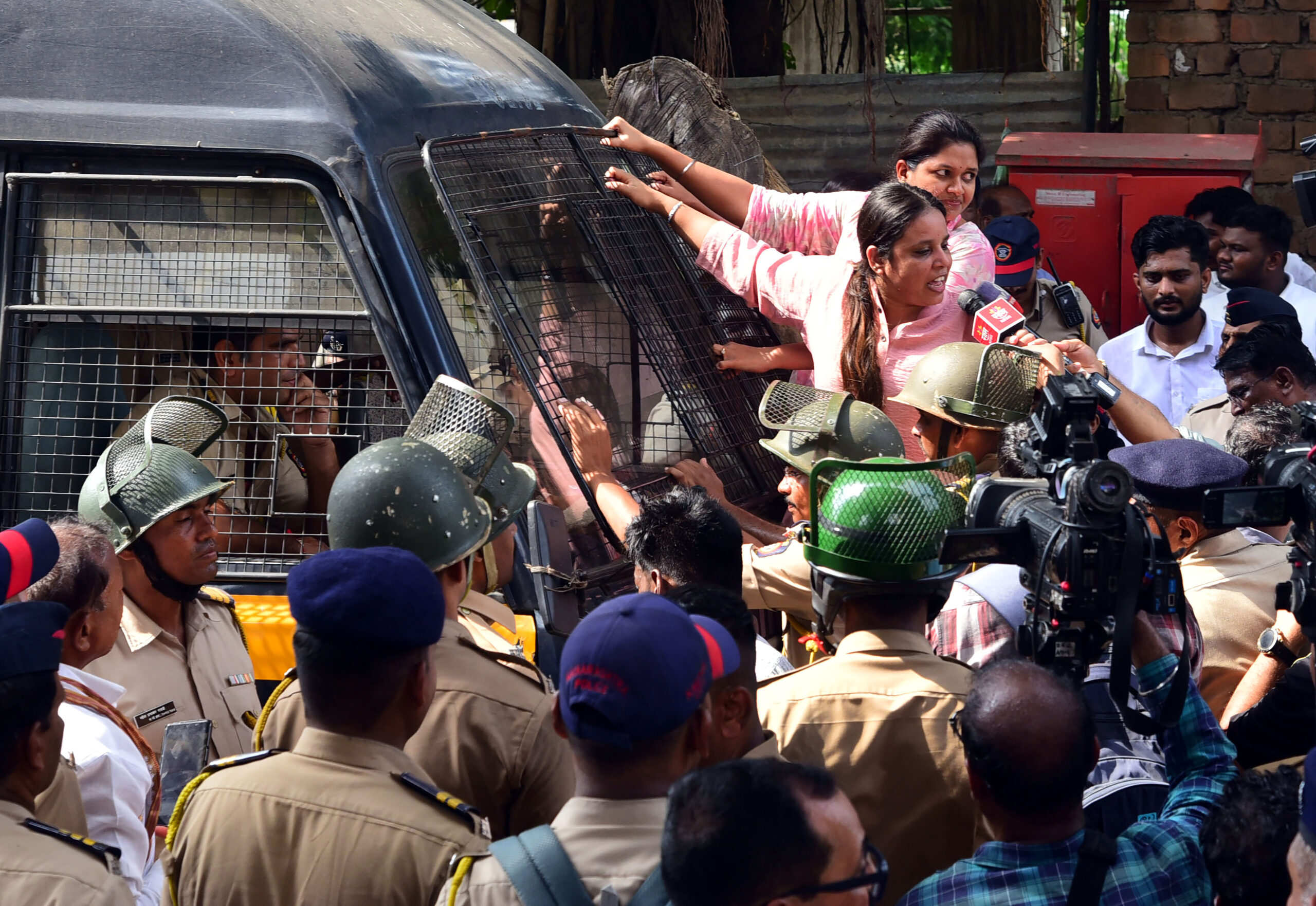Nagpur: Youth Congress protests purification ritual #Gallery Nagpur: Youth Congress protests purification ritual #Gallery