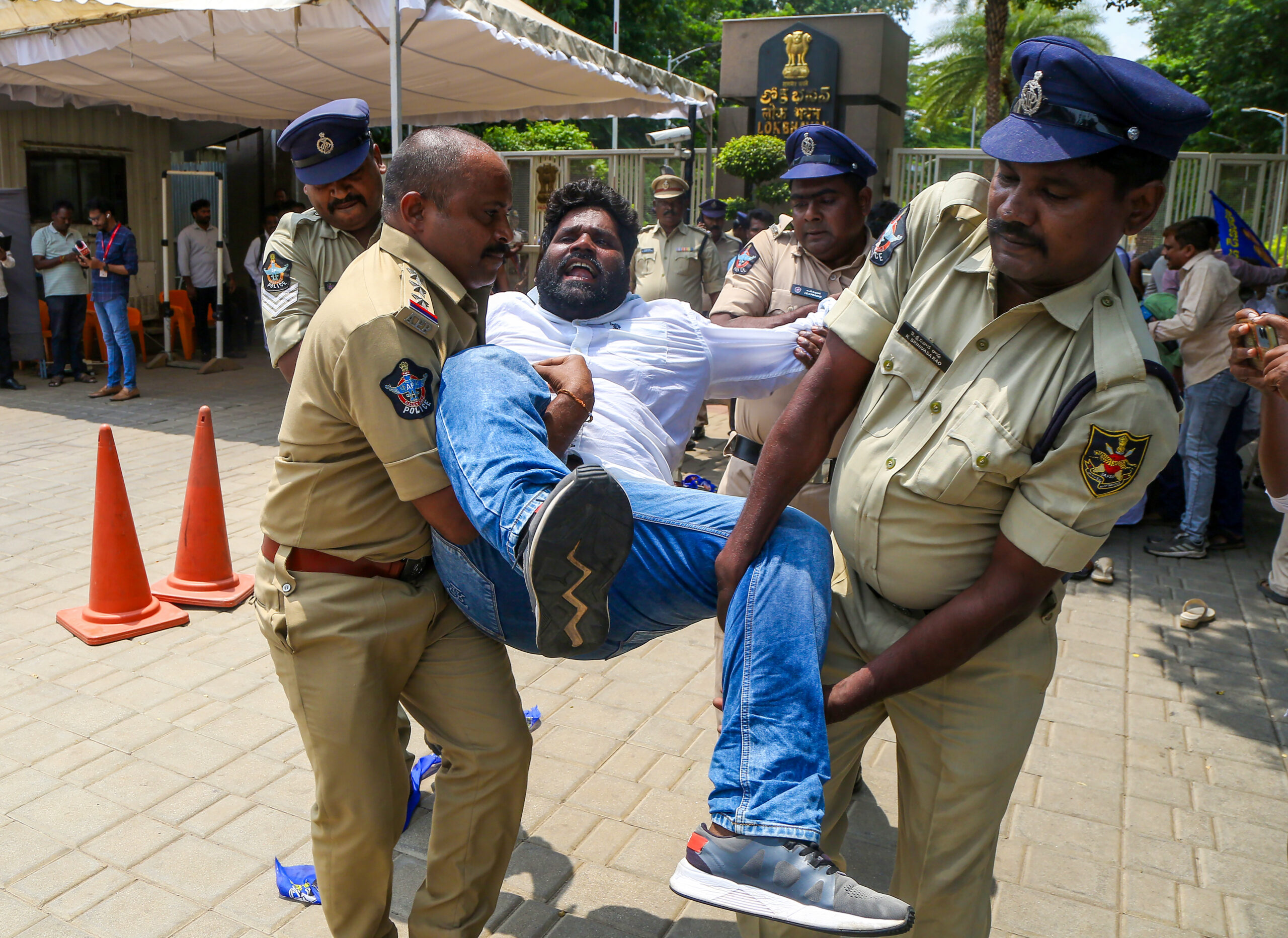 Vijayawada: BSP supporters protest over Dalit issues #Gallery Vijayawada: BSP supporters protest over Dalit issues #Gallery