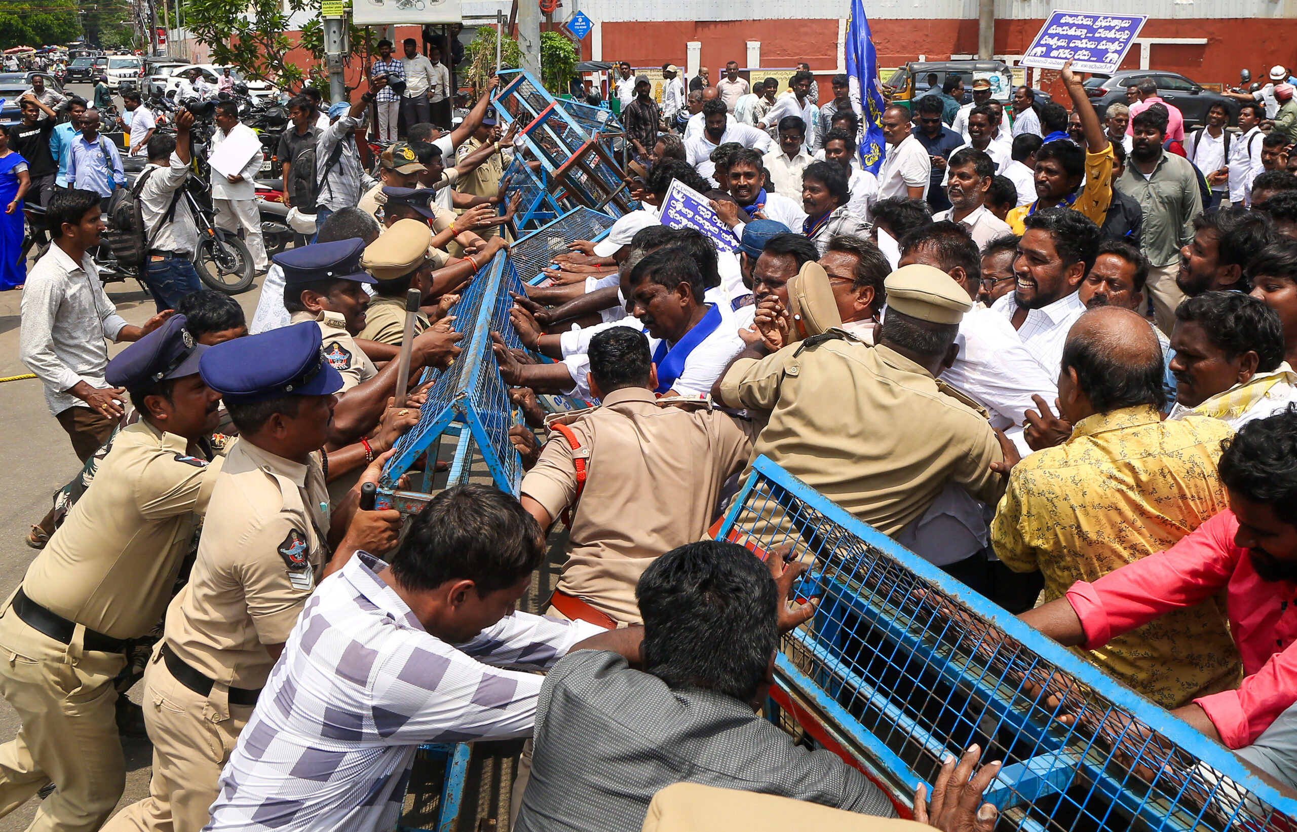 Vijayawada: BSP supporters protest over Dalit issues #Gallery Vijayawada: BSP supporters protest over Dalit issues #Gallery