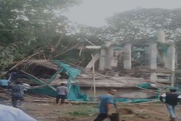 Water tank collapses in Ranchi; one worker killed, several feared trapped Water tank collapses in Ranchi; one worker killed, several feared trapped