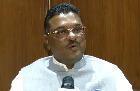'Shouldn't engage in linguistic politics': Maha Minister Sarnaik asserts equal importance to non-Marathi speakers (IANS Exclusive) 'Shouldn't engage in linguistic politics': Maha Minister Sarnaik asserts equal importance to non-Marathi speakers (IANS Exclusive)