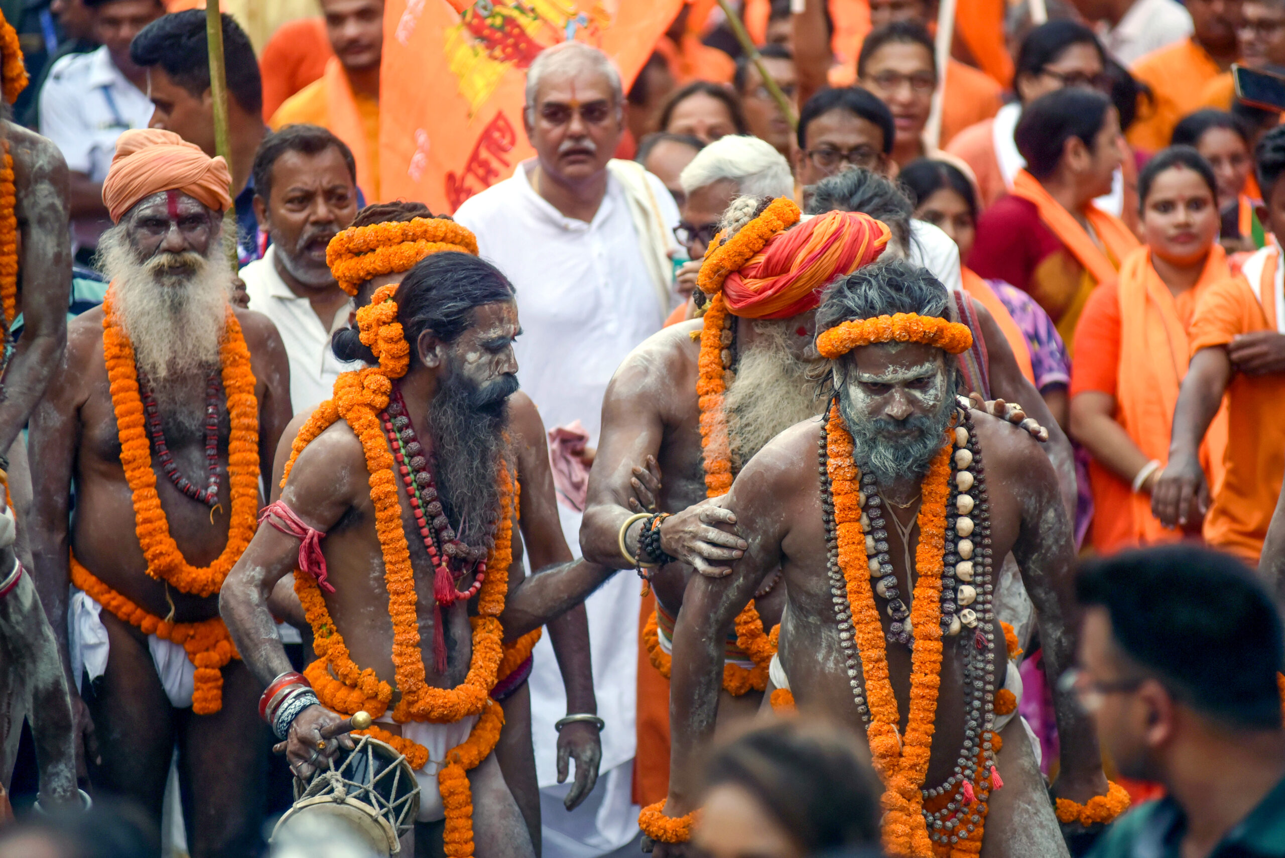 Kolkata: CM Suvendu Adhikari participates in the 'Gerua Samman Yatra' #Gallery Kolkata: CM Suvendu Adhikari participates in the 'Gerua Samman Yatra' #Gallery