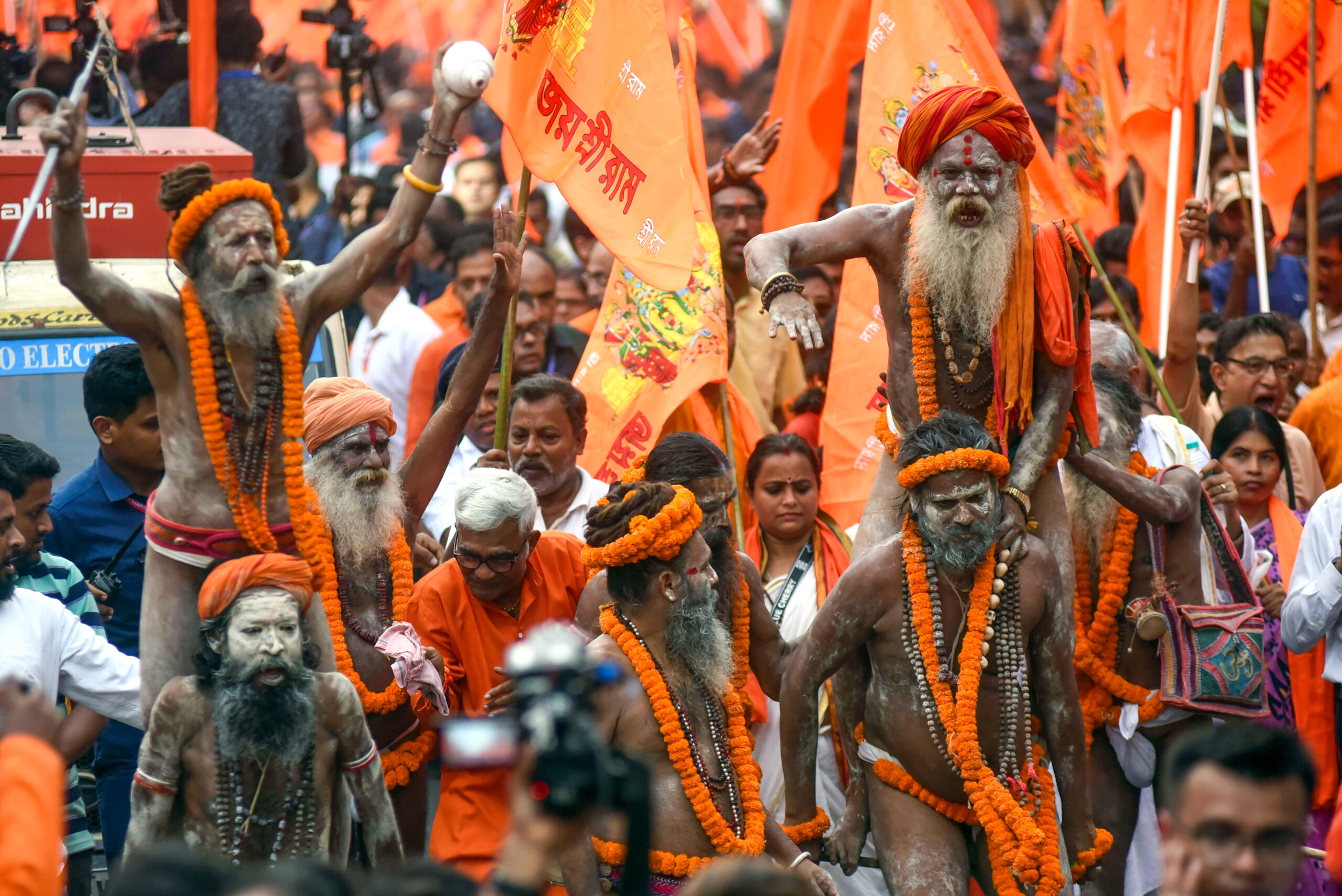 Kolkata: CM Suvendu Adhikari participates in the 'Gerua Samman Yatra' #Gallery Kolkata: CM Suvendu Adhikari participates in the 'Gerua Samman Yatra' #Gallery