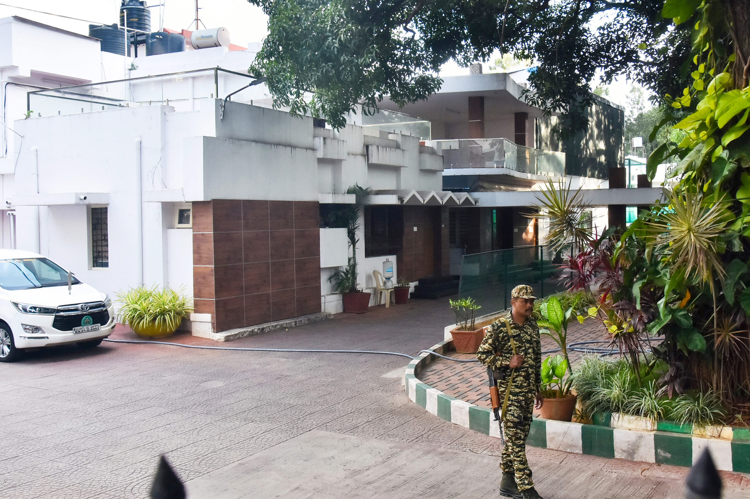 Bengaluru: ED Raid at Karnataka Minister Satish Jarkiholi's Residence #Gallery Bengaluru: ED Raid at Karnataka Minister Satish Jarkiholi's Residence #Gallery