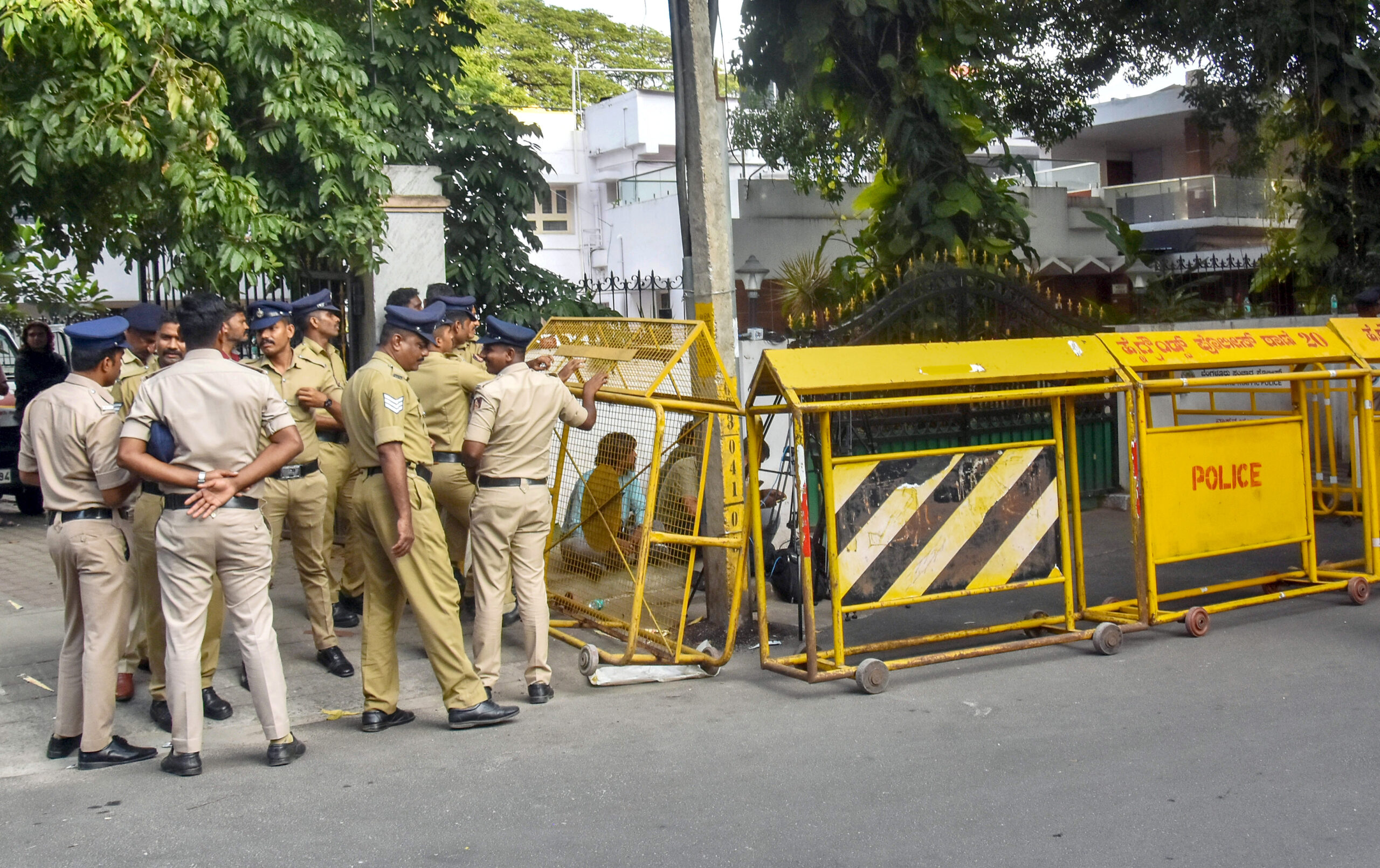 Bengaluru: ED Raid at Karnataka Minister Satish Jarkiholi's Residence #Gallery Bengaluru: ED Raid at Karnataka Minister Satish Jarkiholi's Residence #Gallery