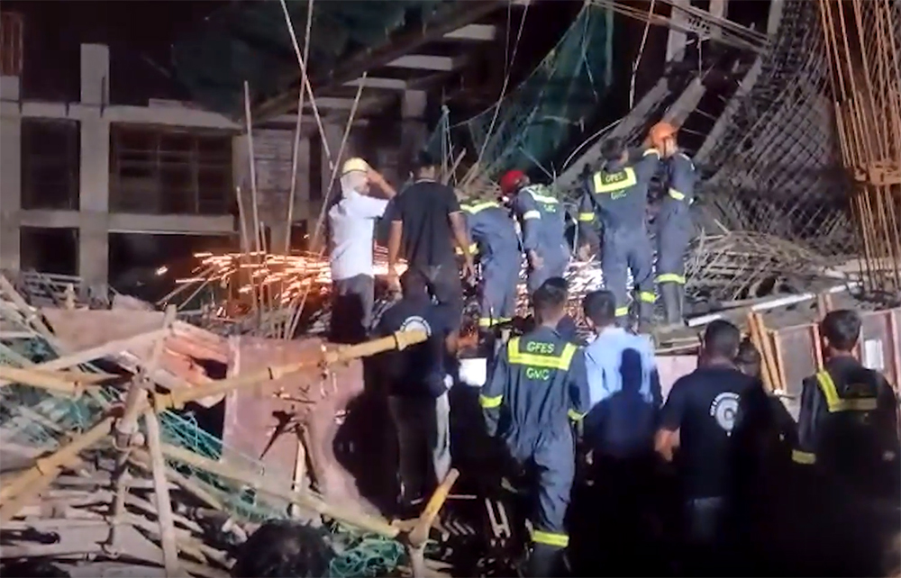 Gandhinagar: A portion of an under construction building collapsed in Kudasan #Gallery Gandhinagar: A portion of an under construction building collapsed in Kudasan #Gallery