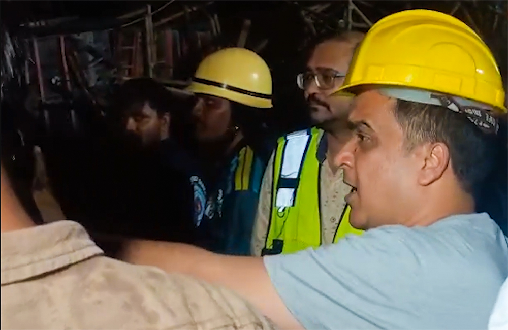 Gandhinagar: A portion of an under construction building collapsed in Kudasan #Gallery Gandhinagar: A portion of an under construction building collapsed in Kudasan #Gallery