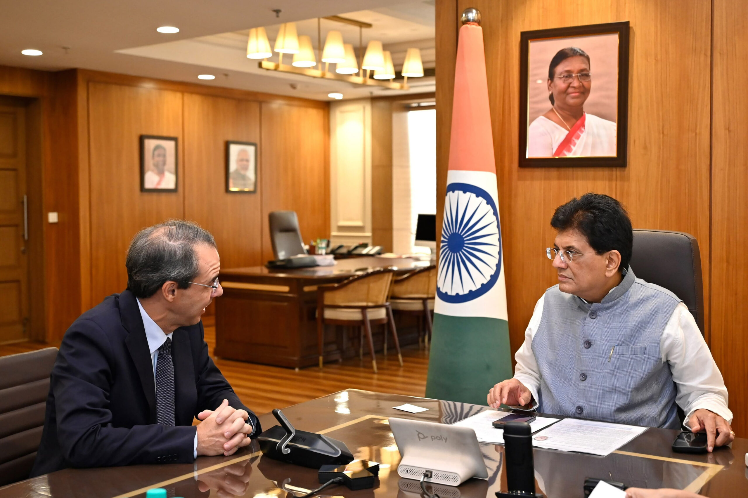 New Delhi: Piyush Goyal Meets Embraer Global VP #Gallery New Delhi: Piyush Goyal Meets Embraer Global VP #Gallery