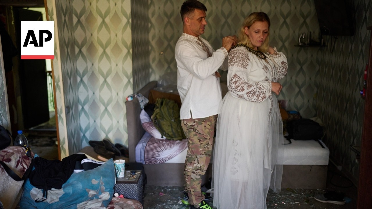 Ukraine couple gets married after Russian strike destroys home on wedding eve (Video) Ukraine couple gets married after Russian strike destroys home on wedding eve (Video)