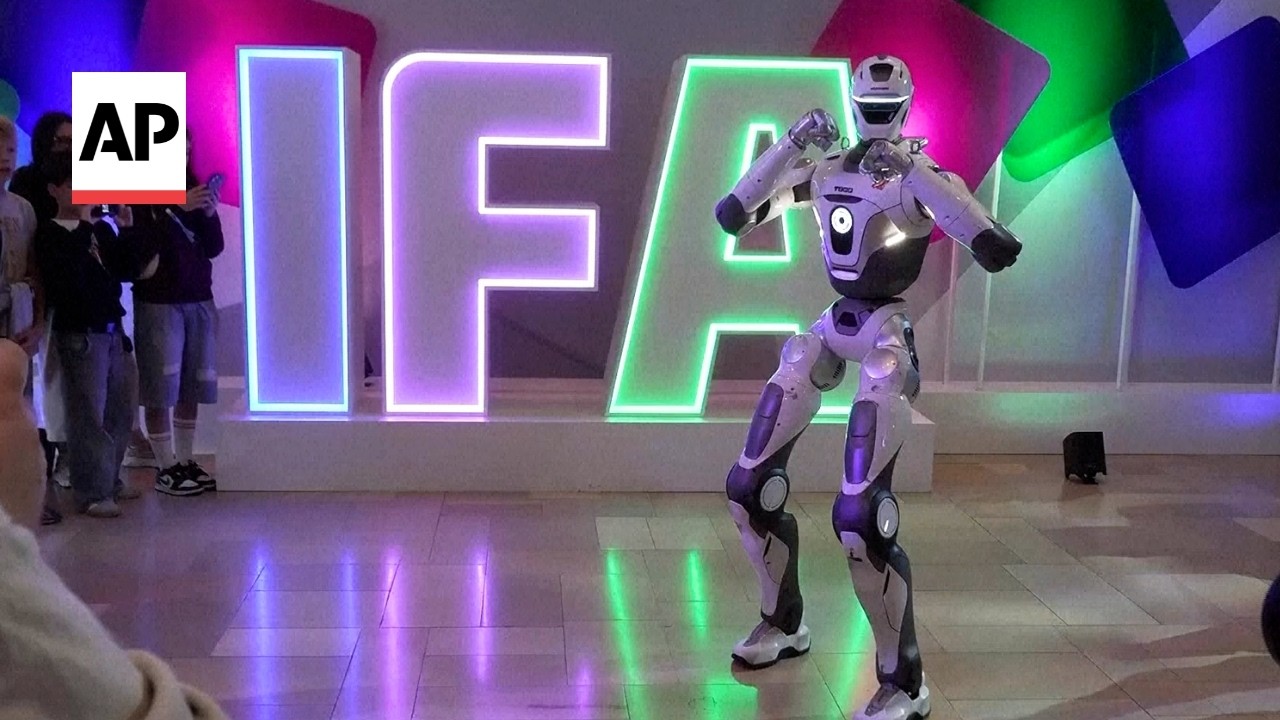 Robots on the Runway: Humanoids on display at IFA tech show in Berlin (Video) Robots on the Runway: Humanoids on display at IFA tech show in Berlin (Video)