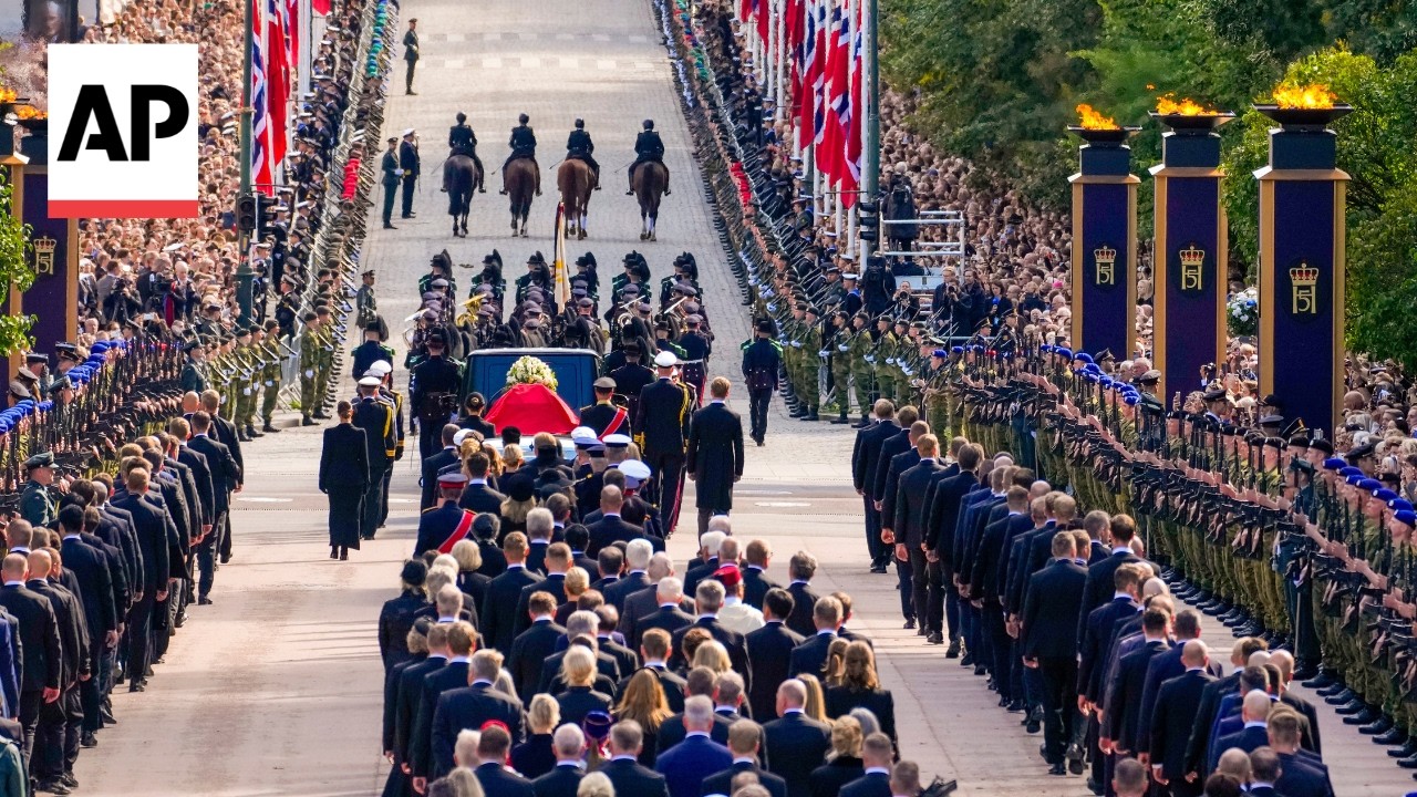Norway holds a minute of silence at the start of King Harald V funeral (Video)