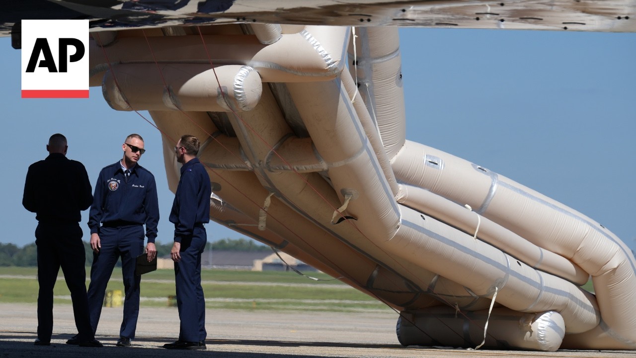 Trump departs for Dallas after crews test Air Force One's emergency slide (Video) Trump departs for Dallas after crews test Air Force One's emergency slide (Video)