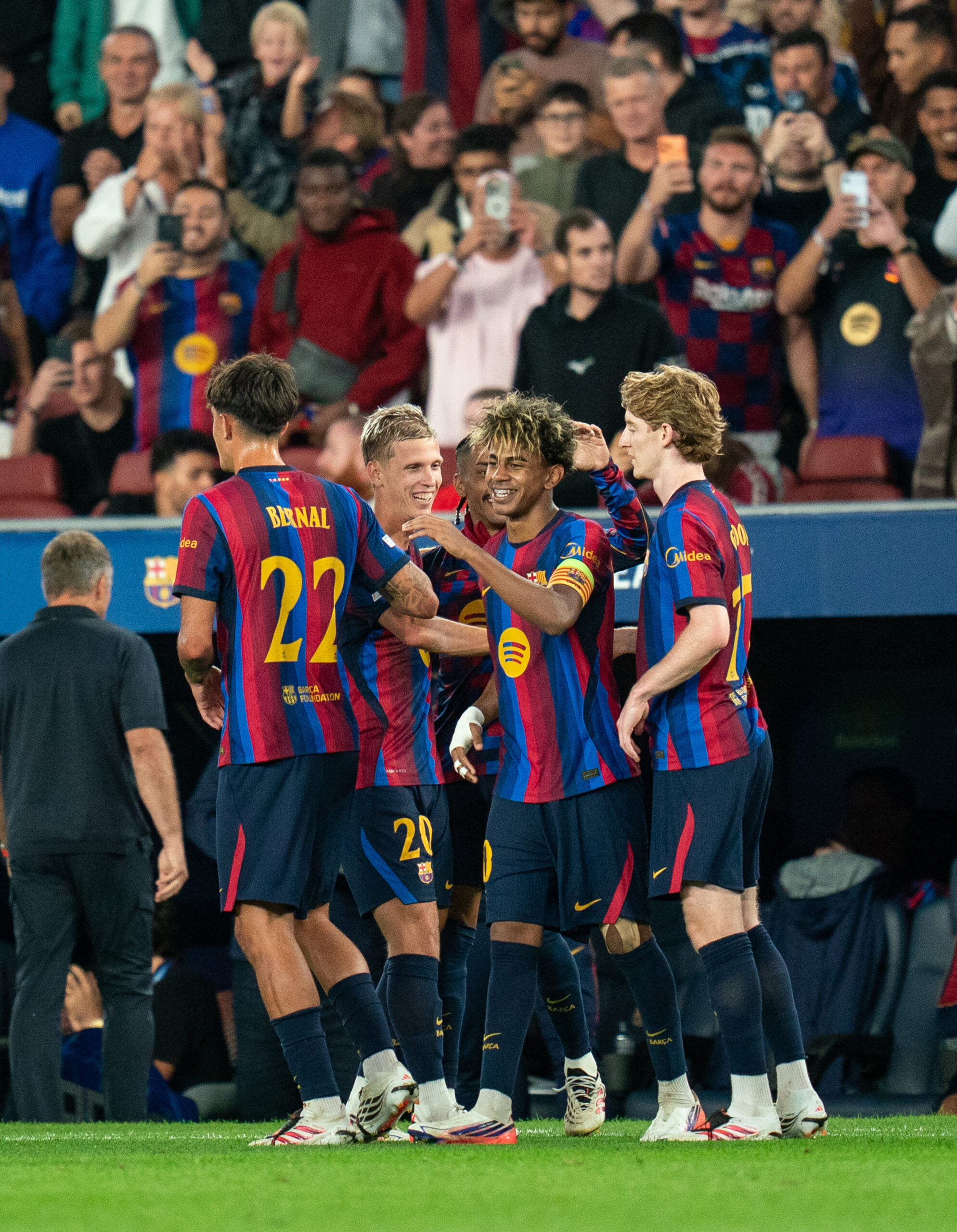 Barcelona: FC Barcelona's players celebrate the goal of Lamine Yamal (2nd R) during the UEFA Champions League match between FC Barcelona and Feyenoord in Barcelona, Spain, on Sept. 9, 2026. (Photo: Xinhua via IANS)