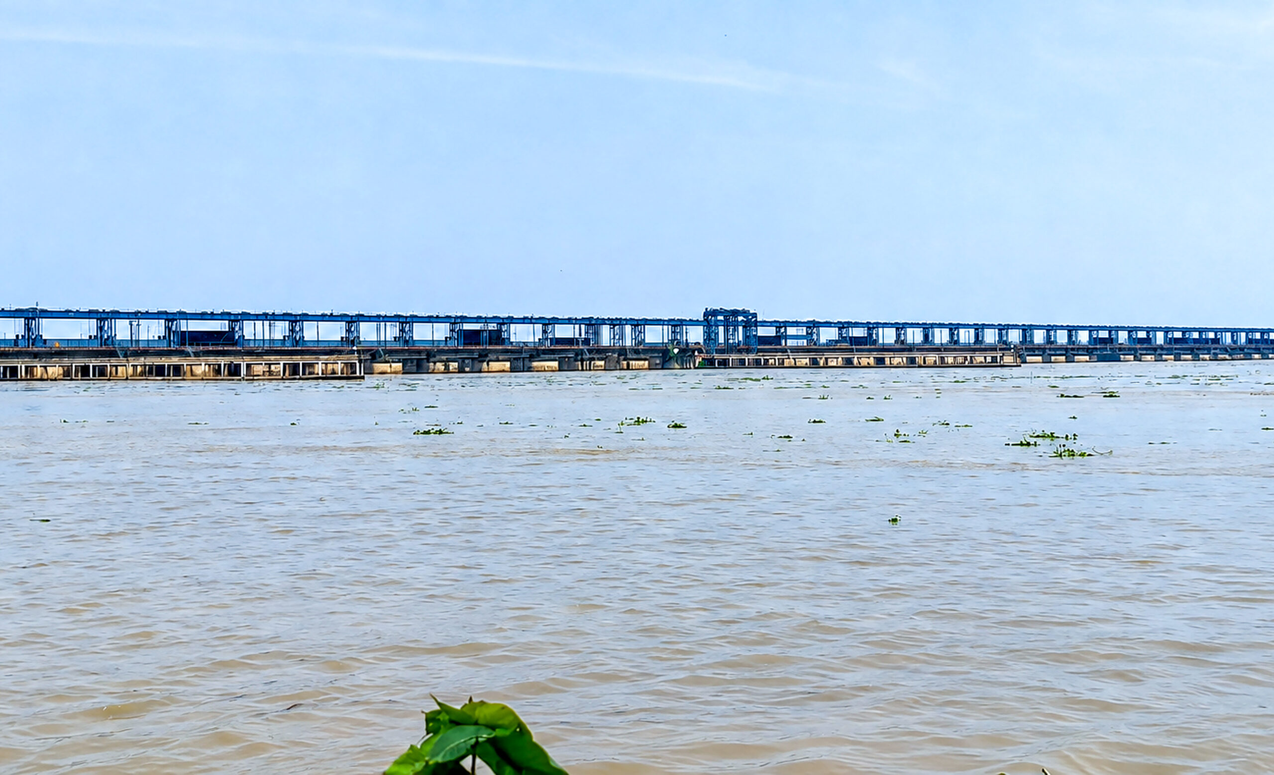 Murshidabad: Water level rises at barrage #Gallery Murshidabad: Water level rises at barrage #Gallery