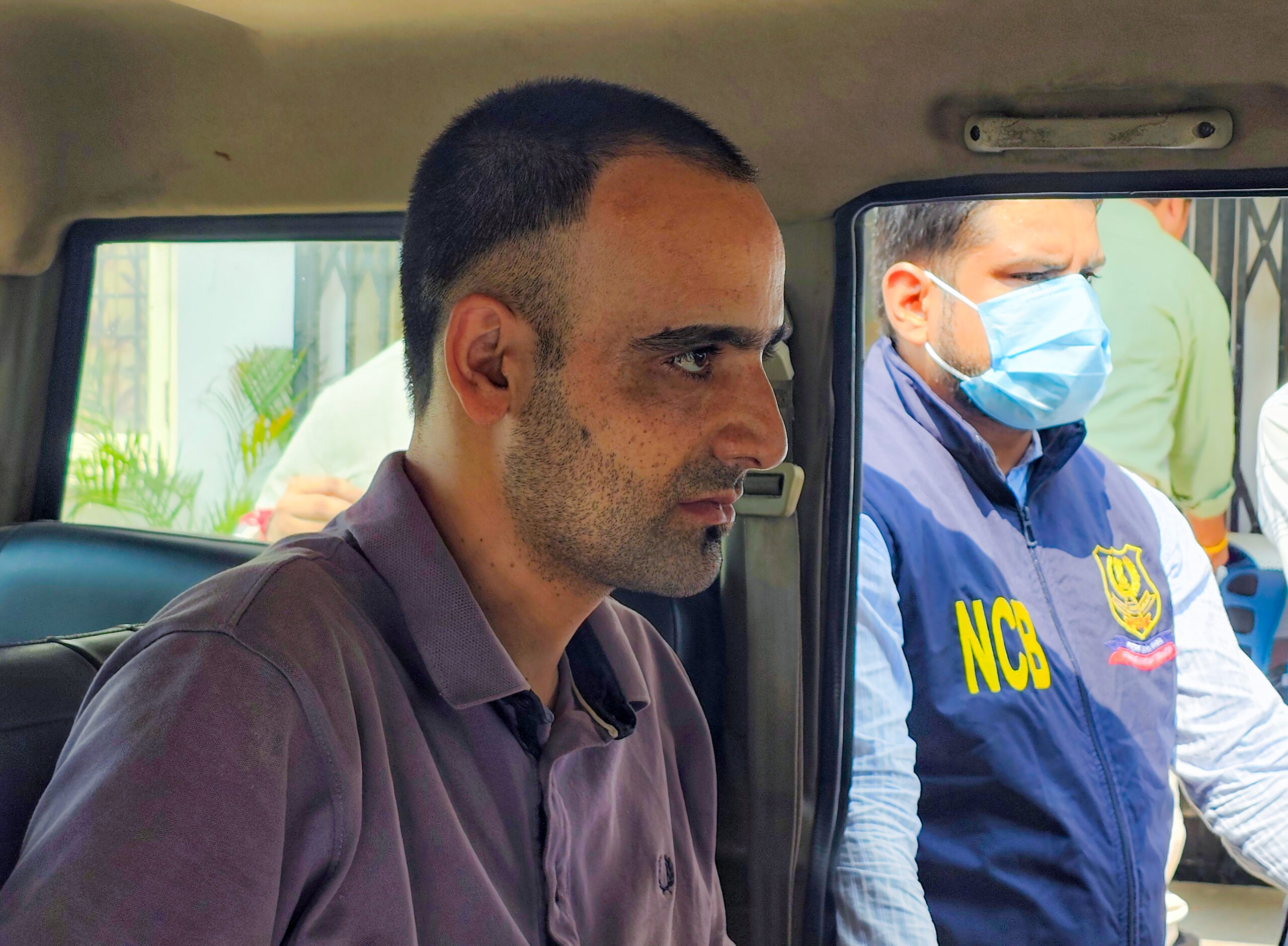 Jammu: NCB apprehends drug trafficker #Gallery Jammu: NCB apprehends drug trafficker #Gallery